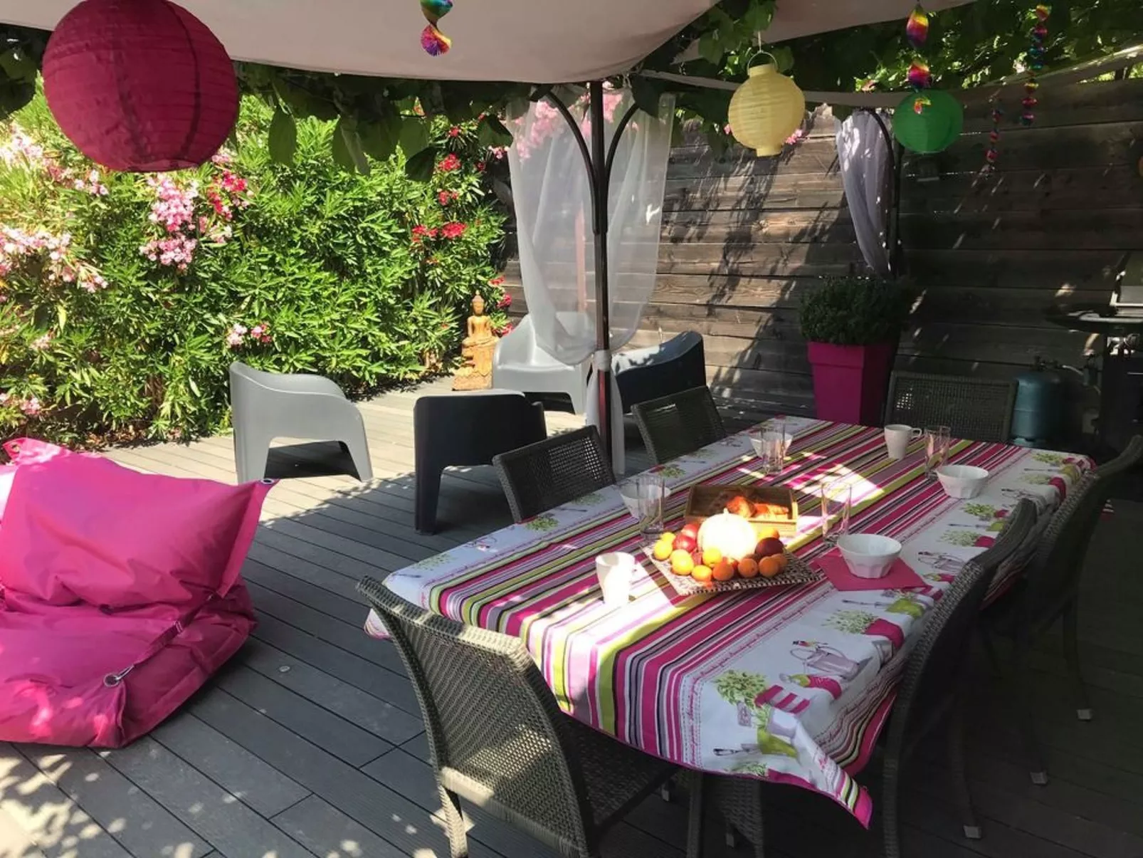 Mit eigenem Pool-Draußen