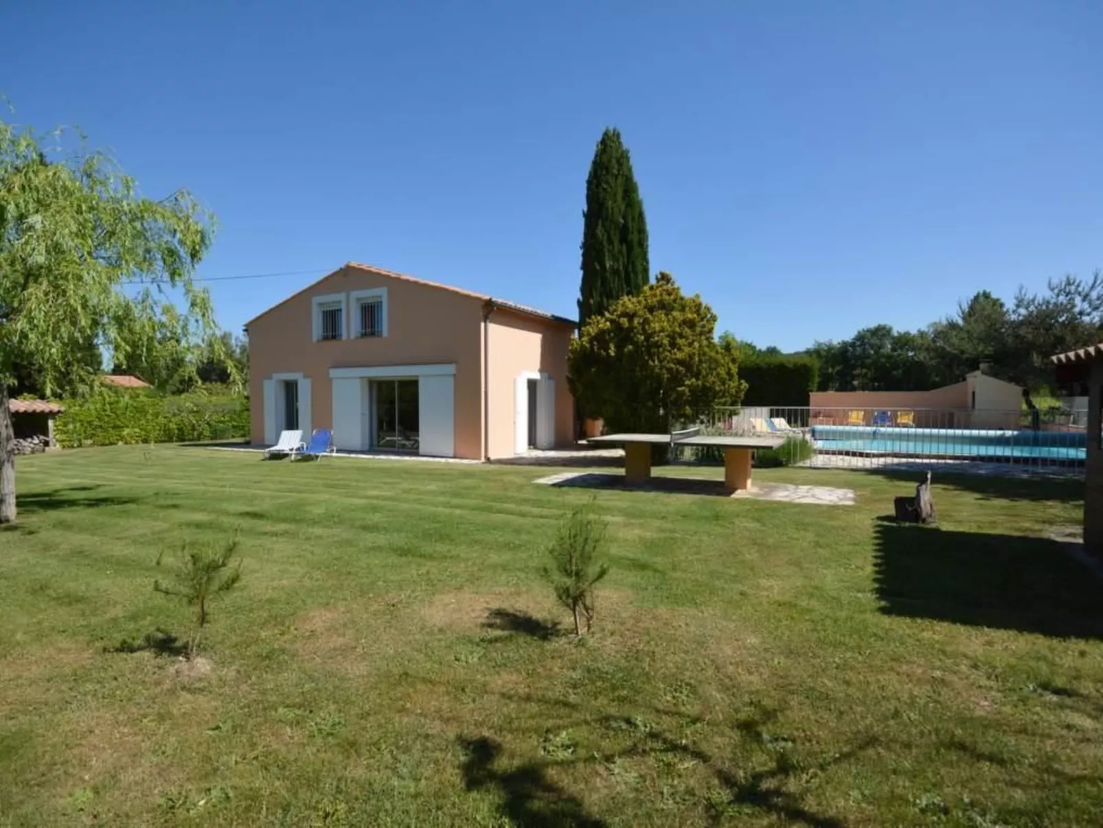 "Le Rieu" mit eigener Terrasse-Draußen