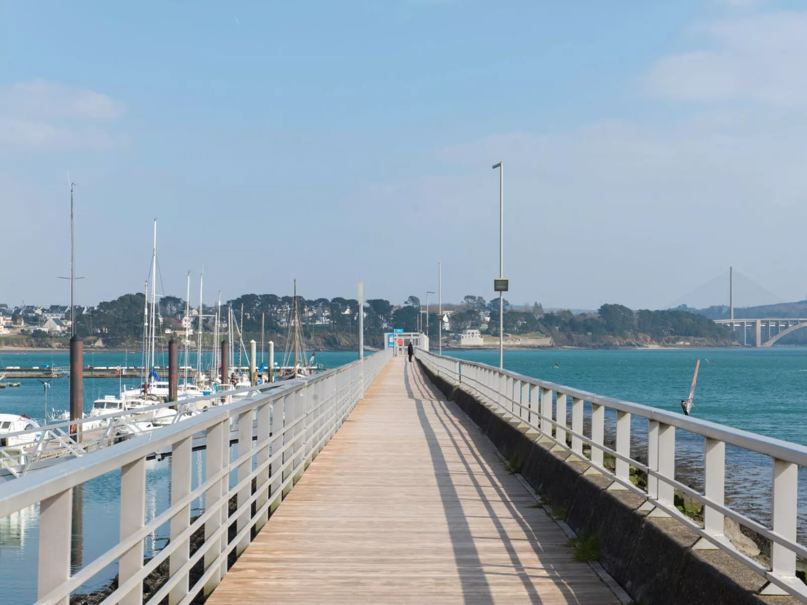 Großes Familienhaus mit schön angelegtem Garten-Dehors