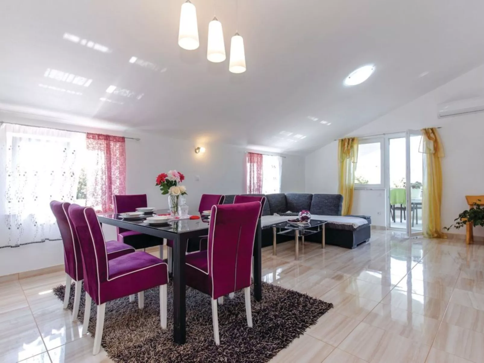 Villa "Haus mit pool" mit eigenem Pool-Drinnen