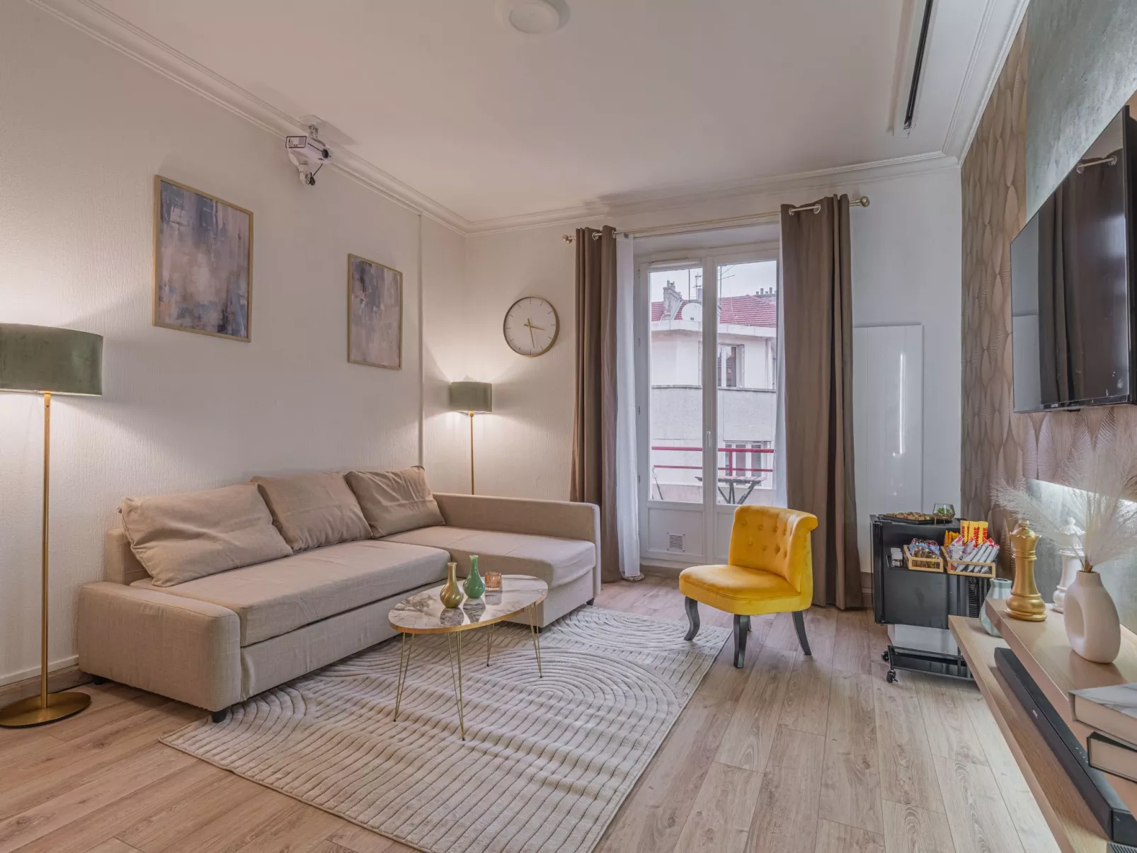 Ferienwohnung "Luxury Cinéphile"-Dedans