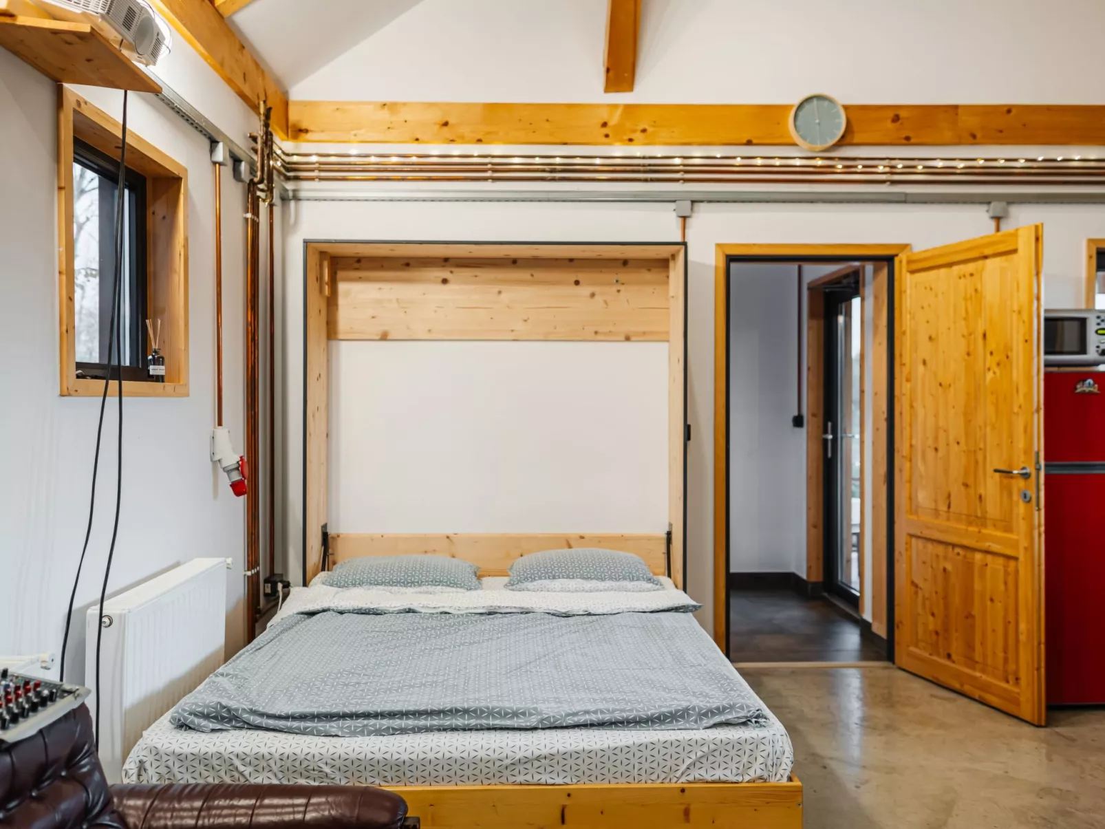 Kleines Haus mit Werkstatt-Inside