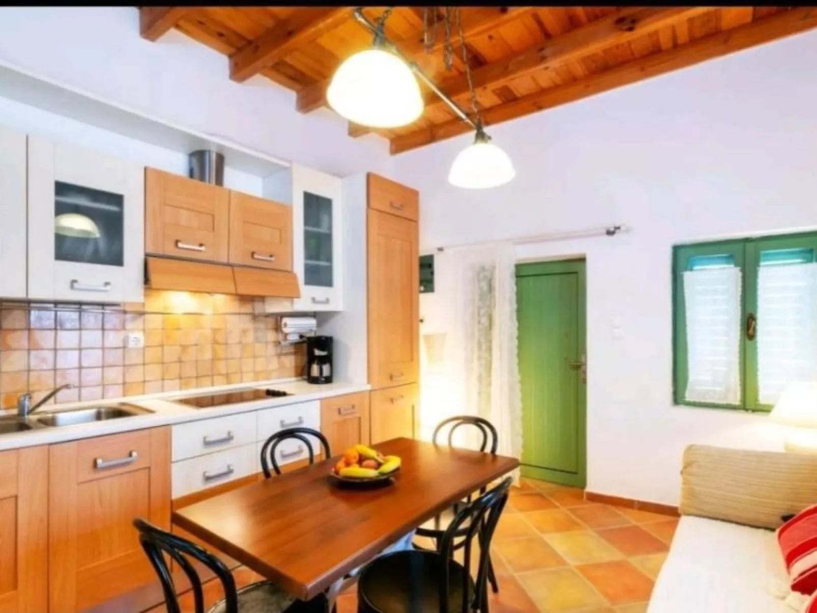 Mit Blick auf das Wasser-Drinnen