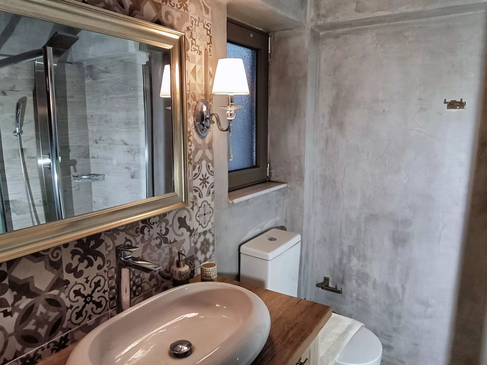 In Mithimna mit Privatem Pool-Drinnen