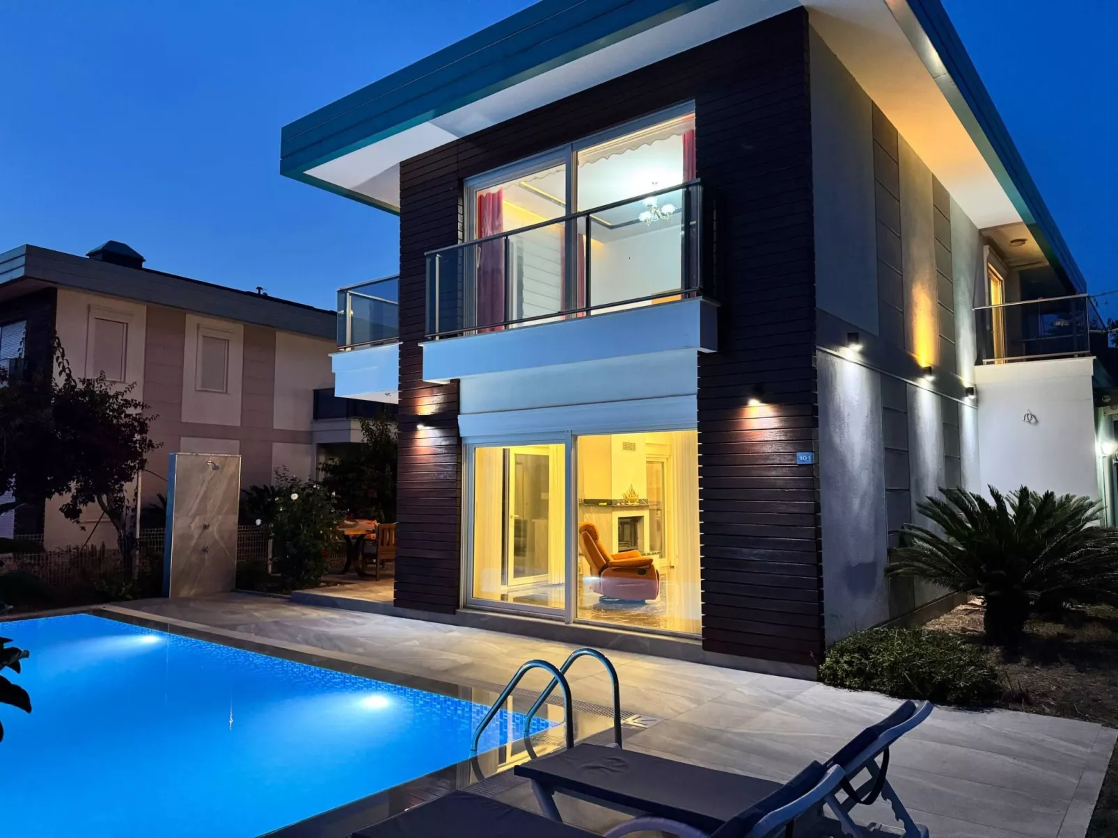 Genießen Sie Ihre sonnige Reise mit "NarVilla"-Outside