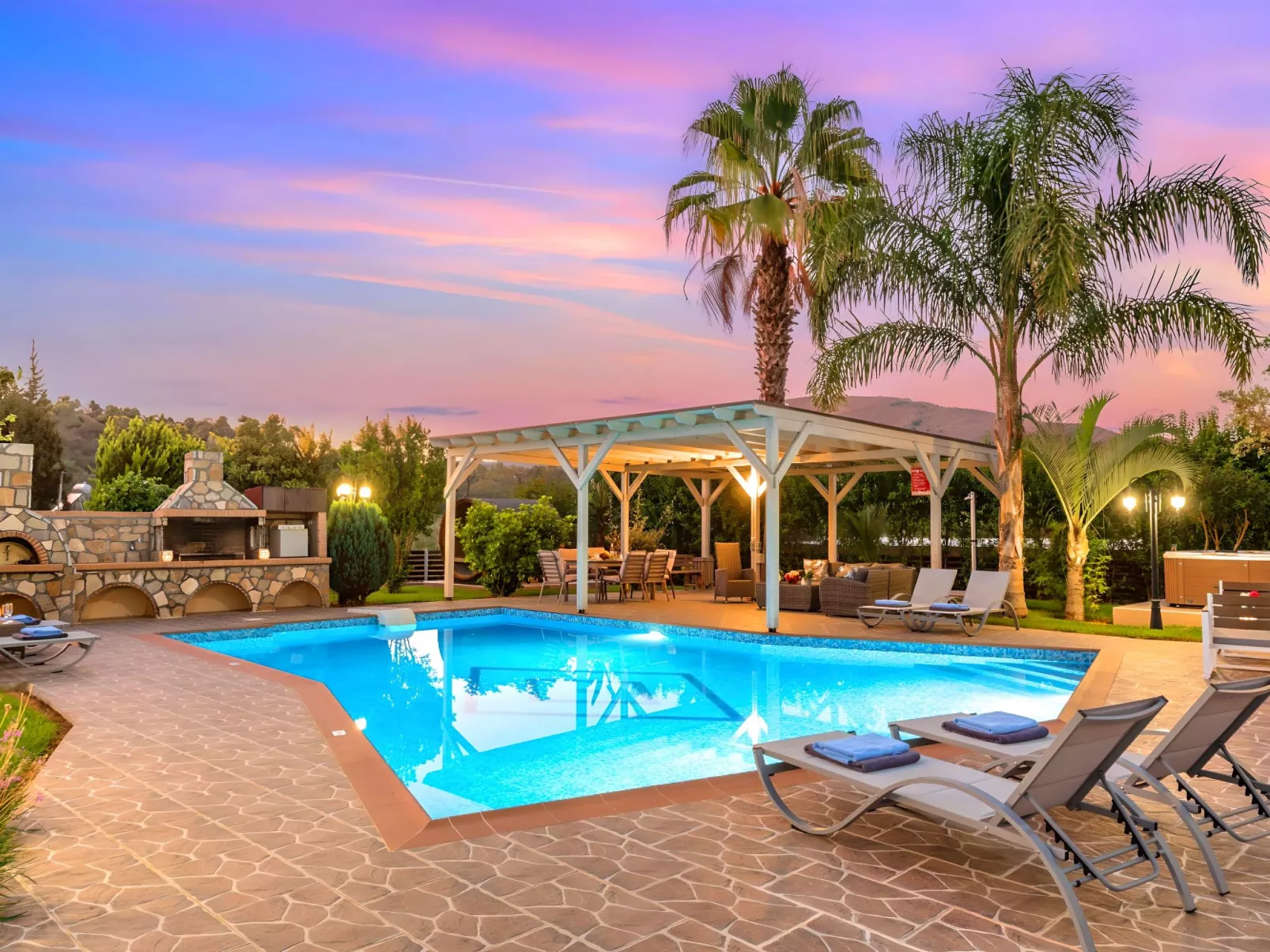 Mirsini Villa Privater Pool Jacuzzi-Draußen