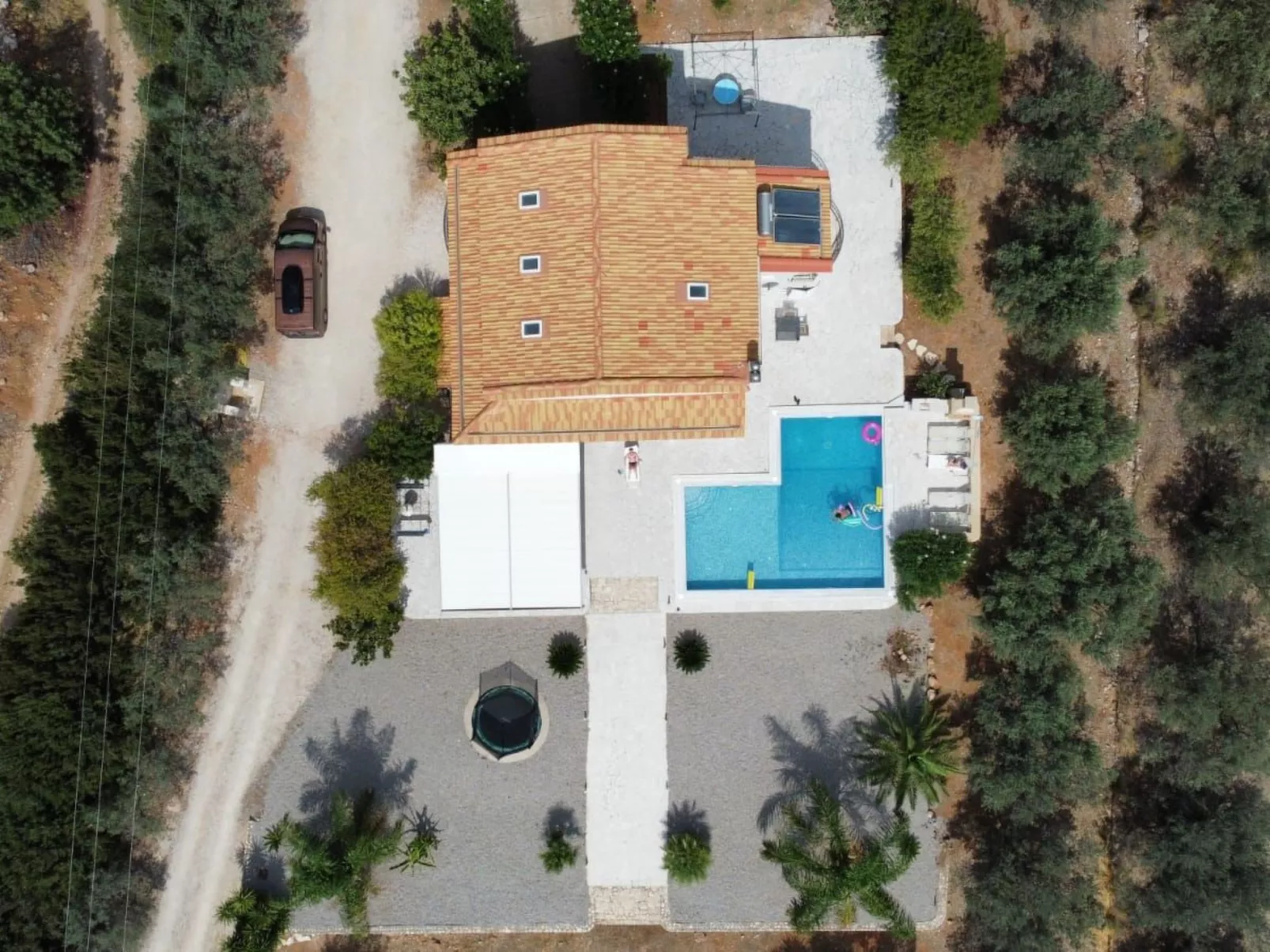 Anwesen "Villa Livadia" mit Infinity-Pool-Dehors