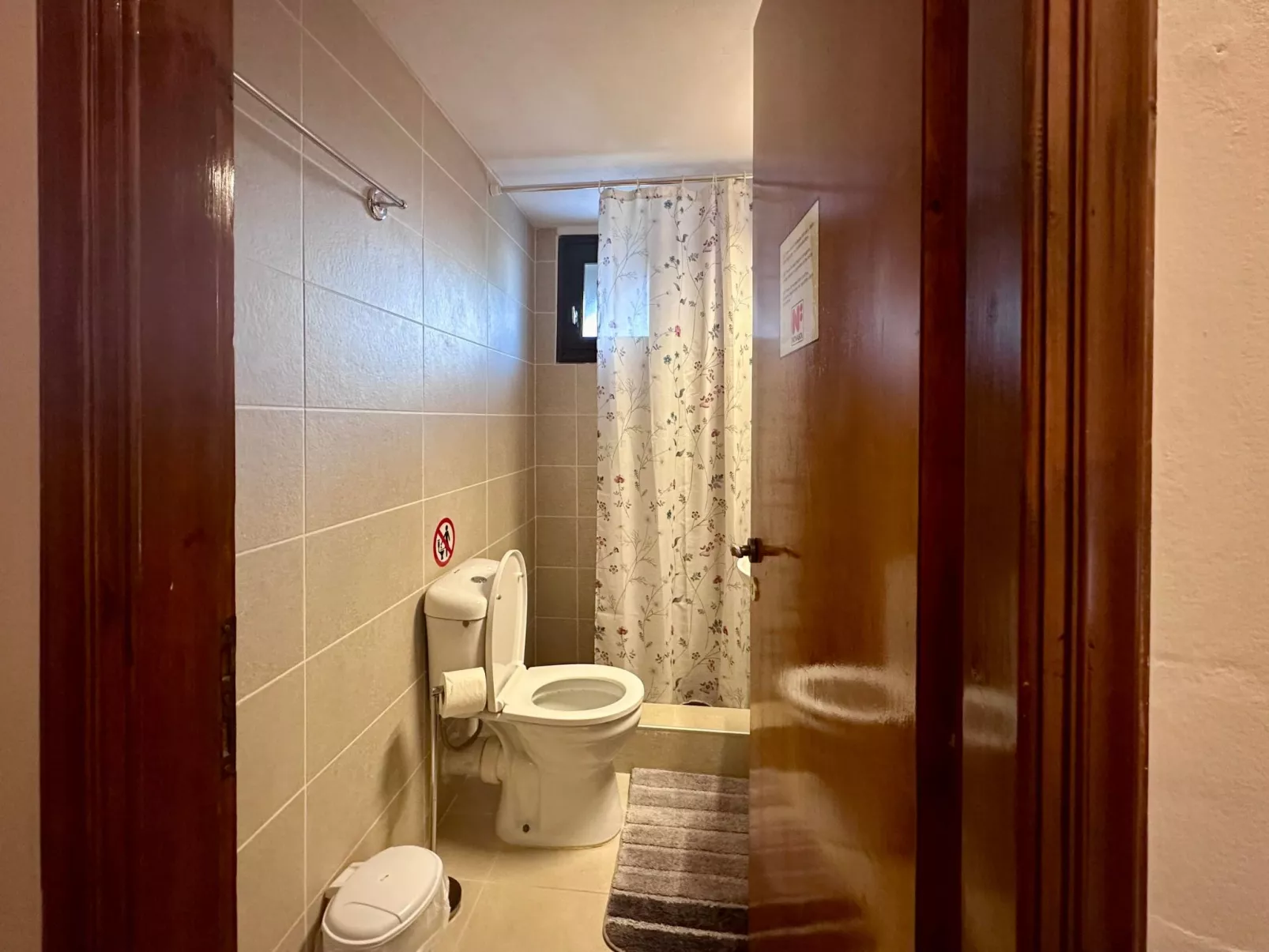 Familienrückzug mit Meerblick in den Genari Apartments-Dedans