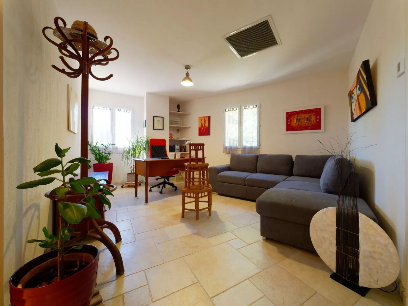 Mit eigenem Pool-Drinnen