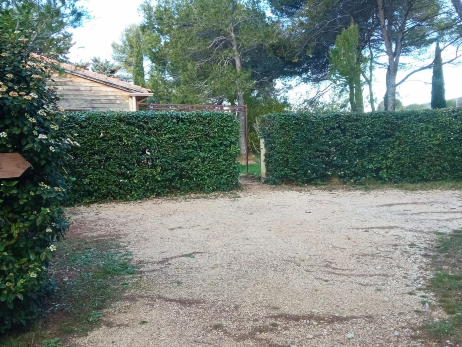 La petite maison sous les pinins-innenpool-Draußen