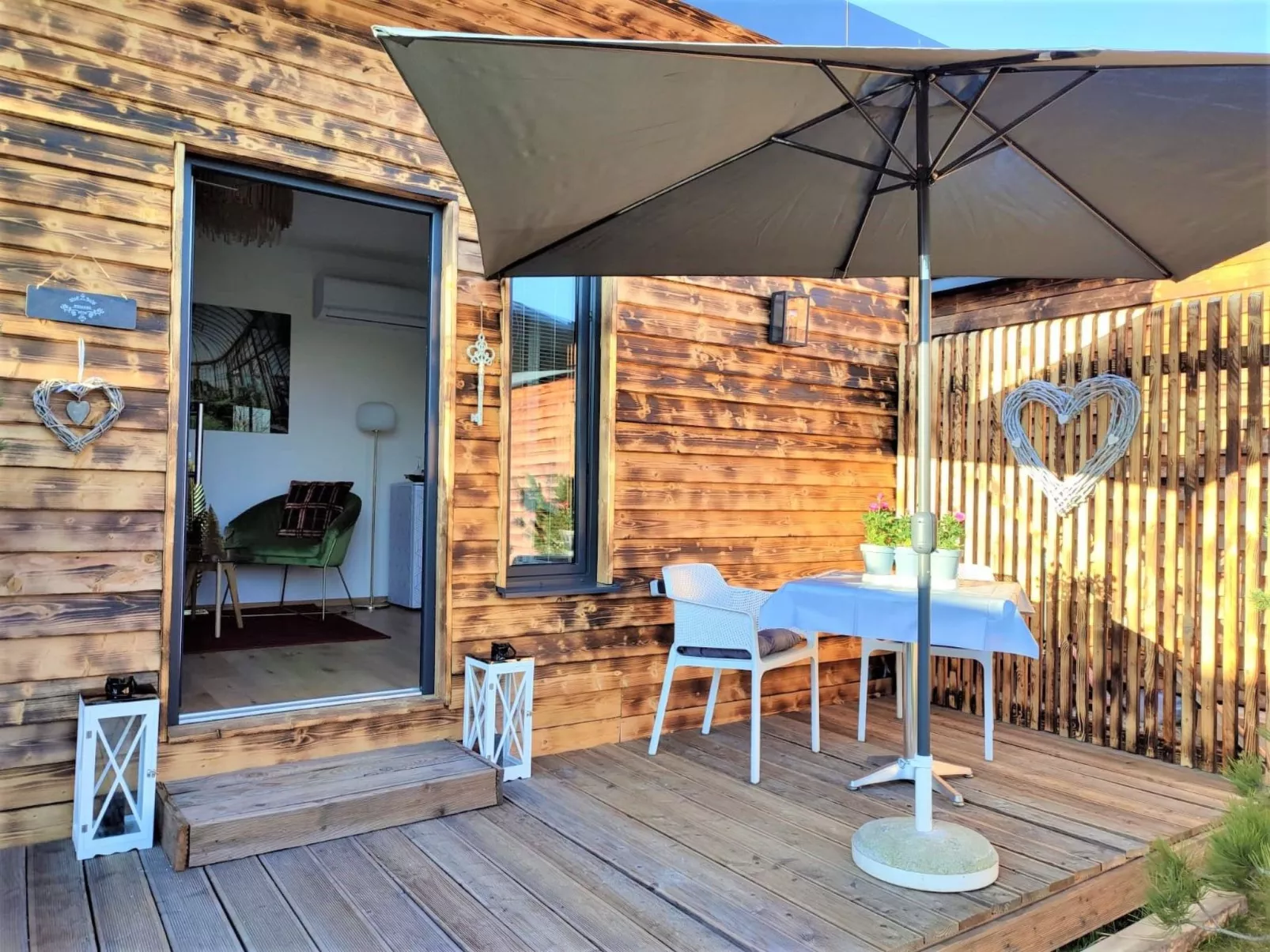 Tolles Ferienhaus mit Garten, Grill und Terrasse-Outside