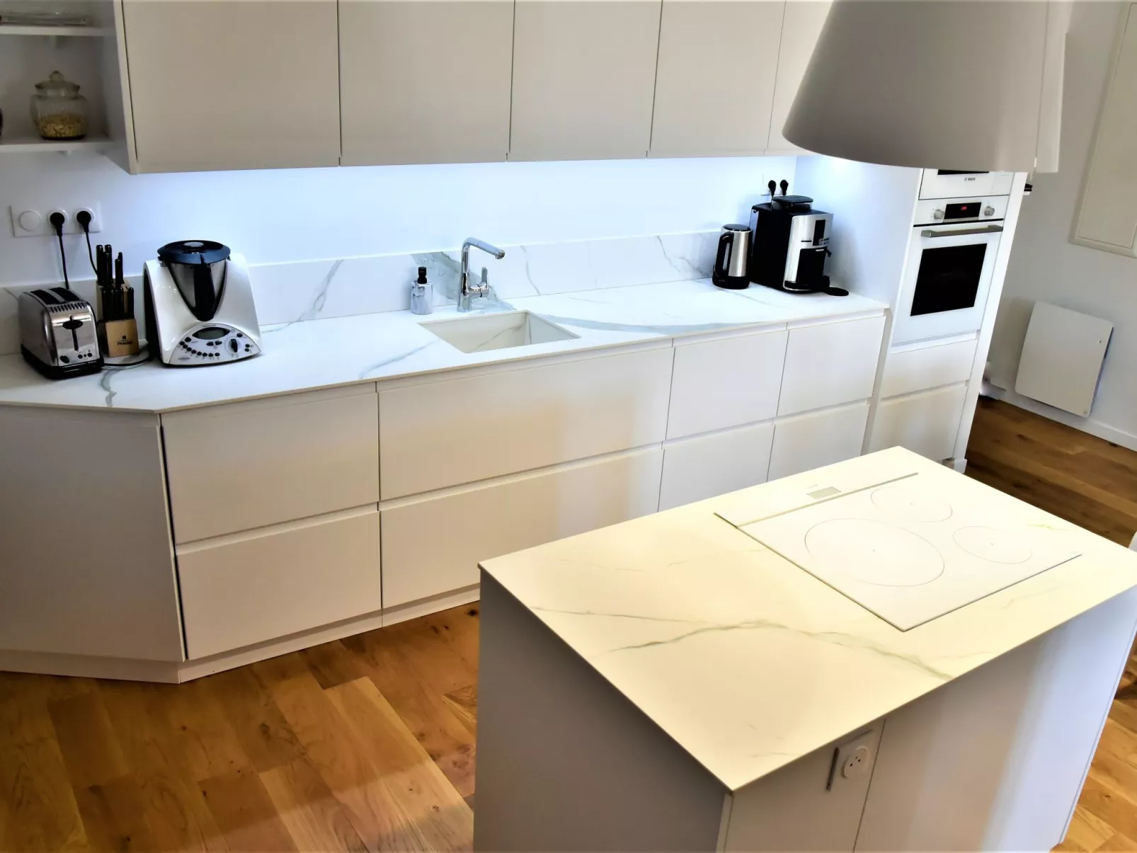 "La Maison du Quai" (Das Haus am Kai)-Image-tags.info