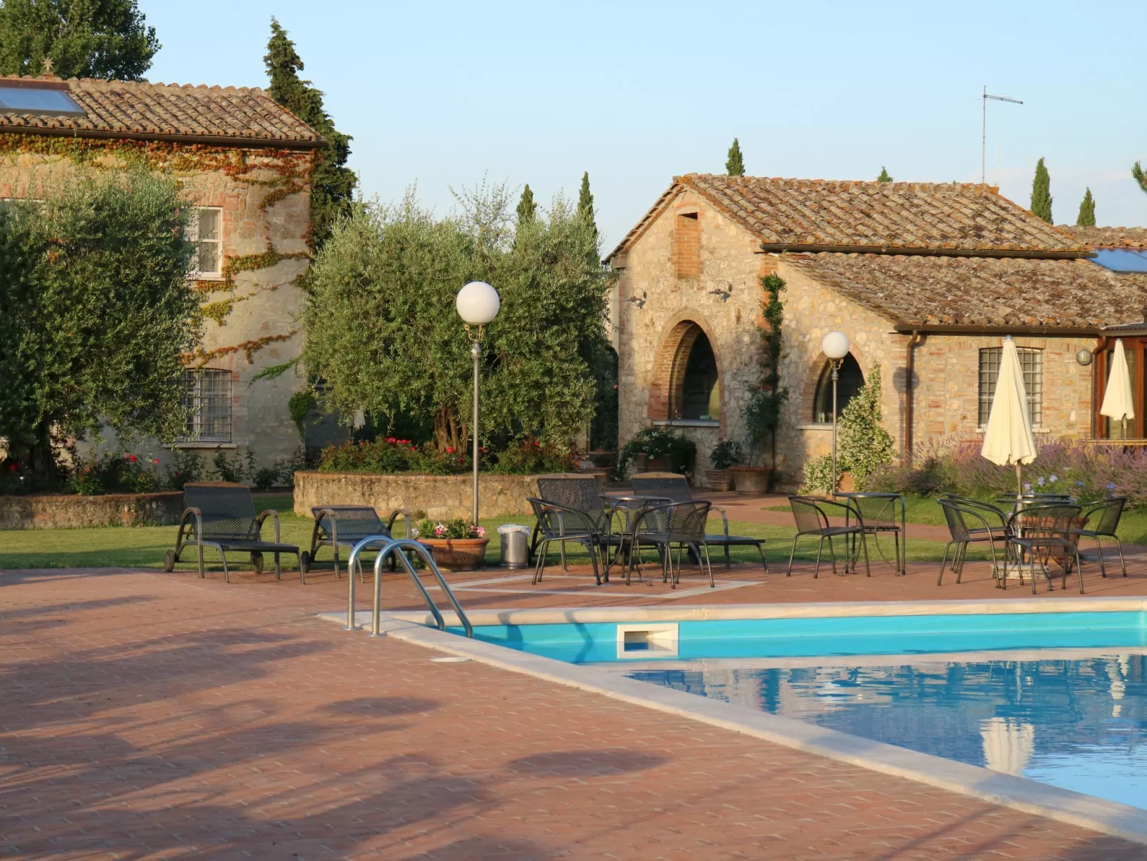 Wohnung in Sarteano mit Privatparkplatz-Draußen