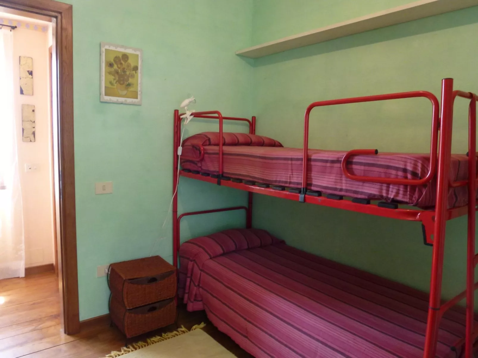 Mit Blick auf das Wasser-Dedans