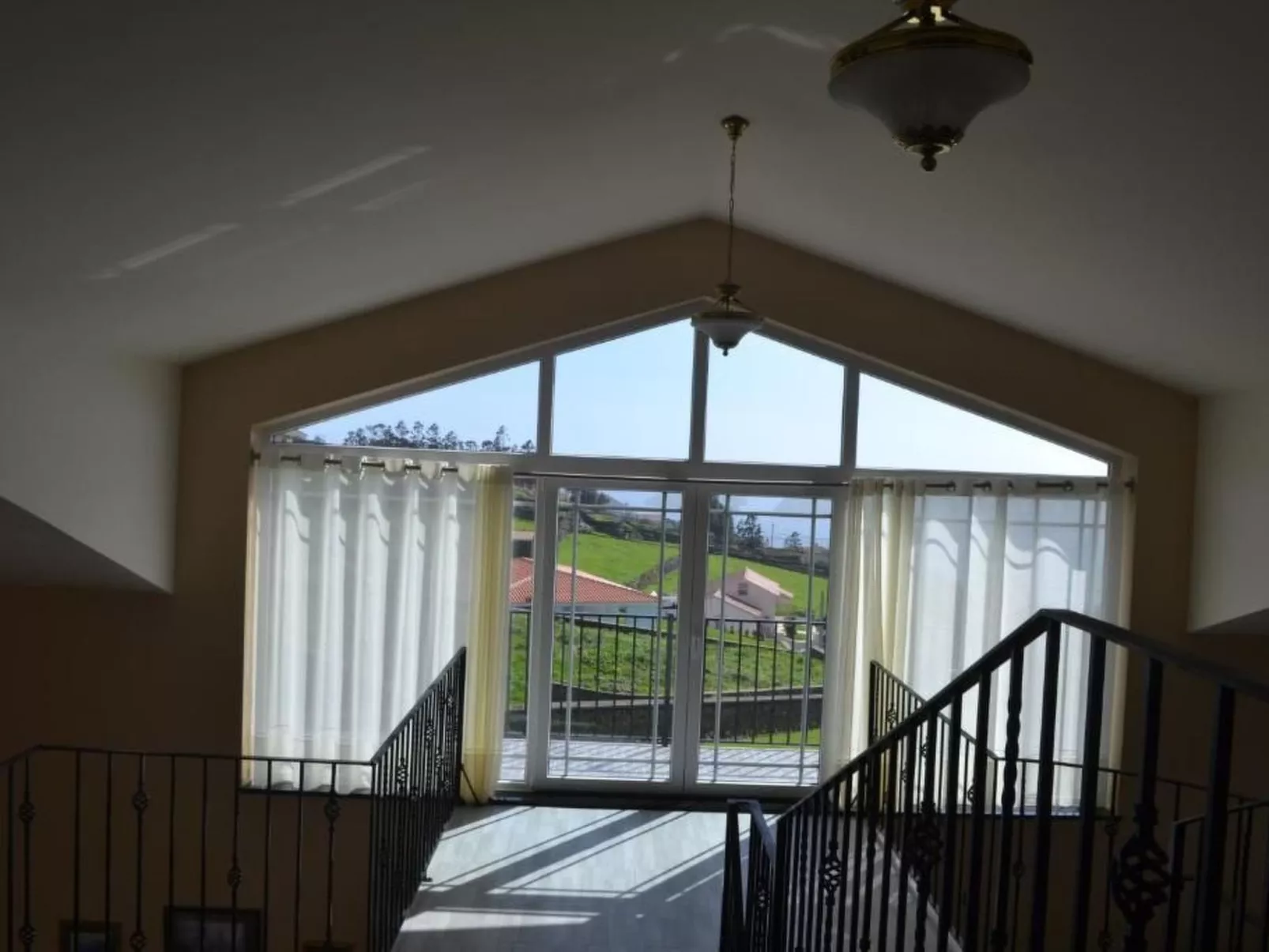 Große, komfortable Villa auf der Insel Terceira-Draußen