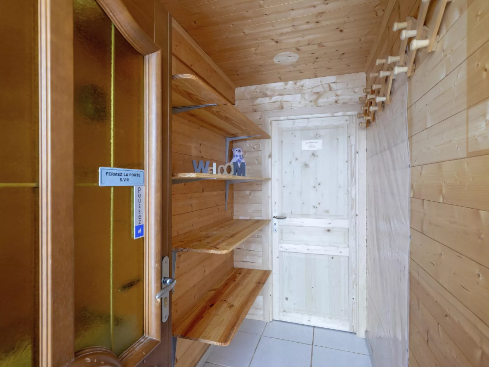 Erdgeschoss 110 m2 - 15 Personen - In der Nähe der Pisten-Drinnen