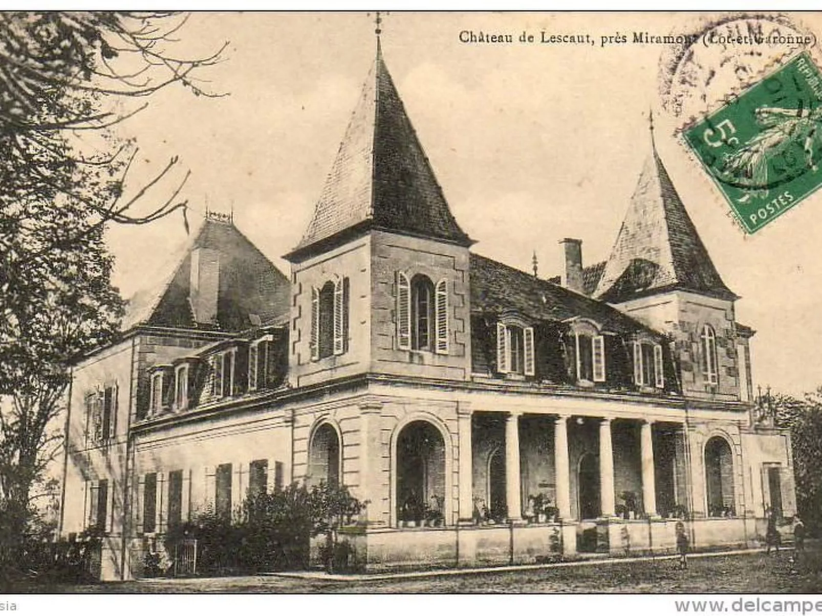 Der Pavillon - im Park des Schlosses Lescaut-Draußen