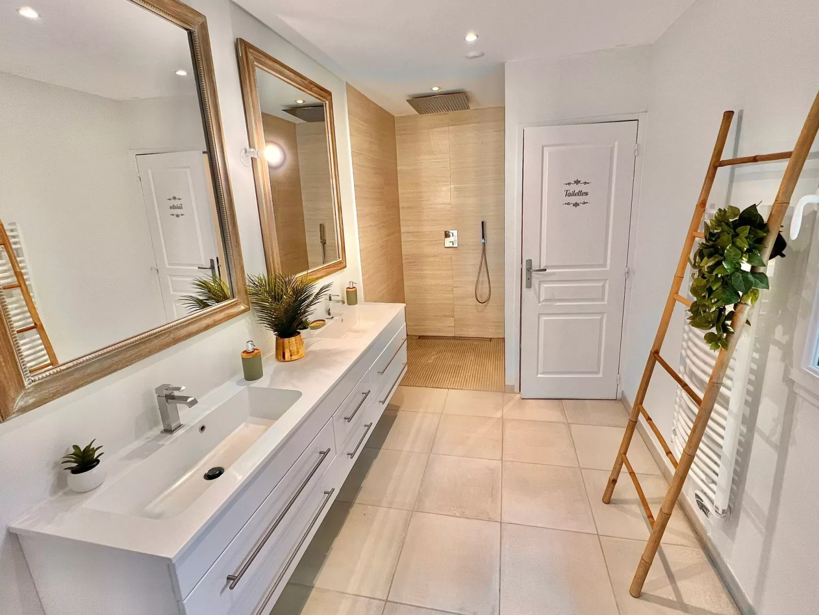 Ferienvilla "La Villa Blanche" (Die weiße Villa)-Dedans