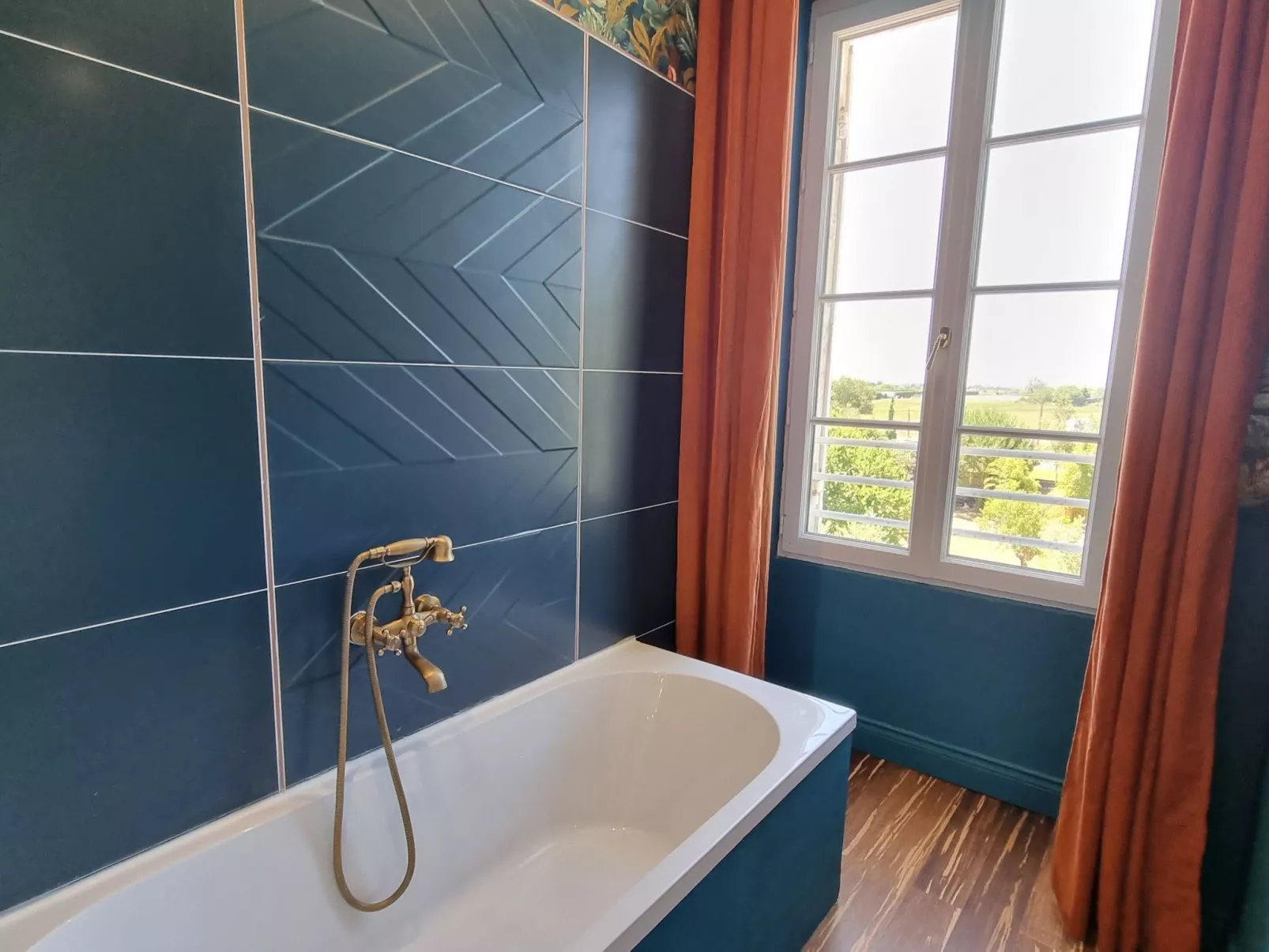 8-Zimmer-Schloss mit Pool und eigenem Park-Dedans