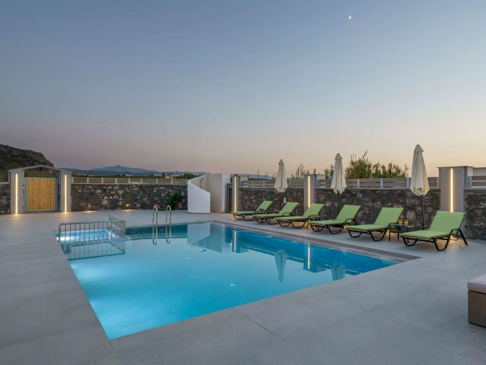 "Luna" mit Privatparkplatz-Draußen