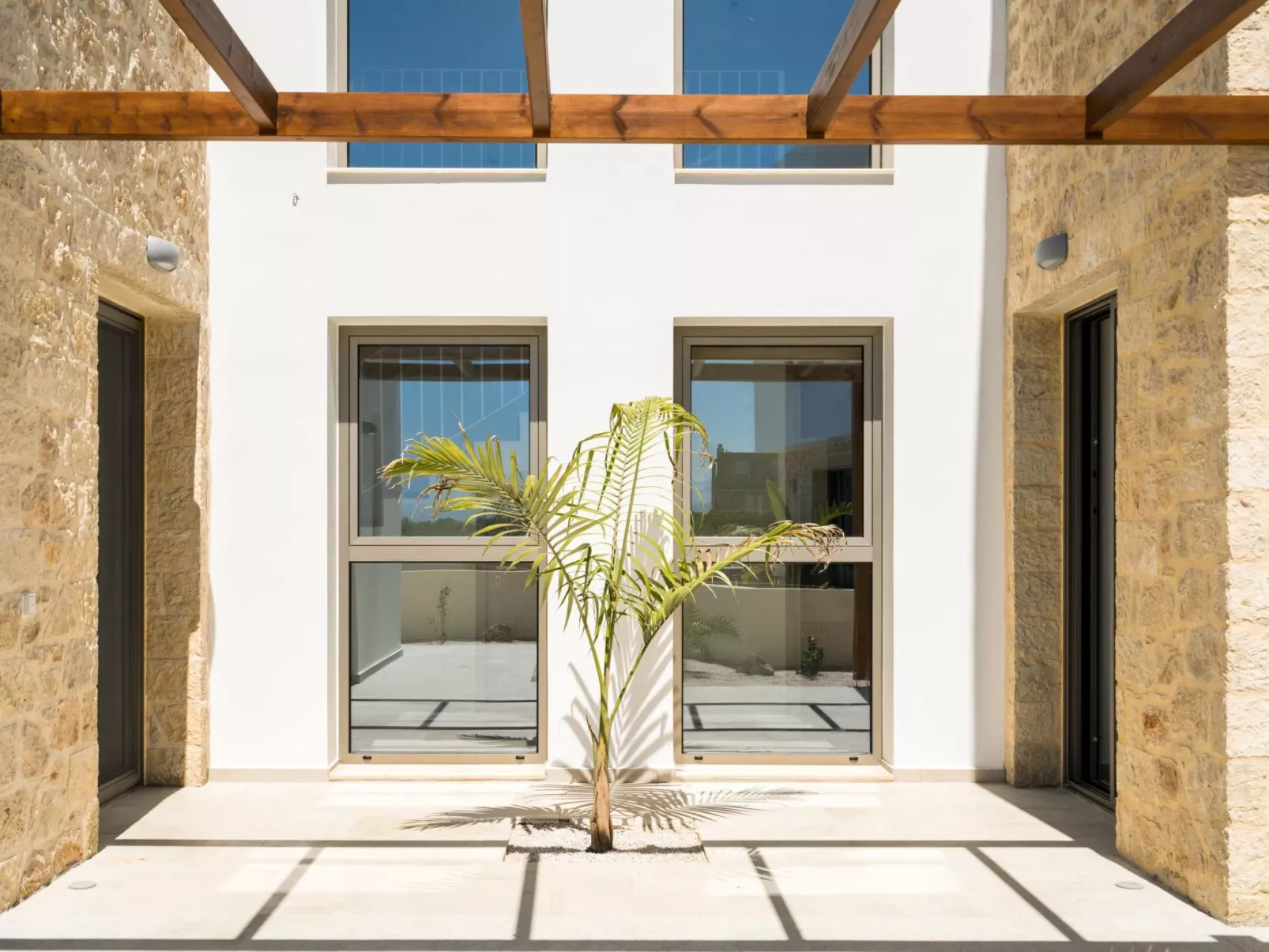 Villa am Strand mit Pool, Kinderbereich und BBQ-Outside