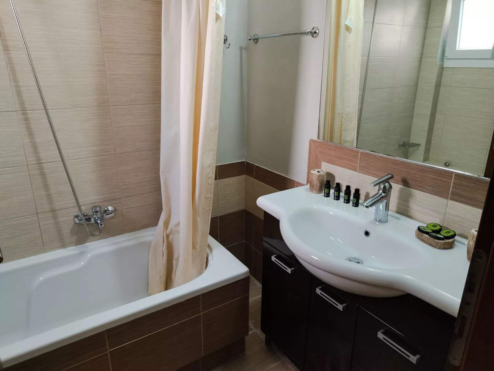 Gemütliches Olympia Apartment mit Pool-Drinnen