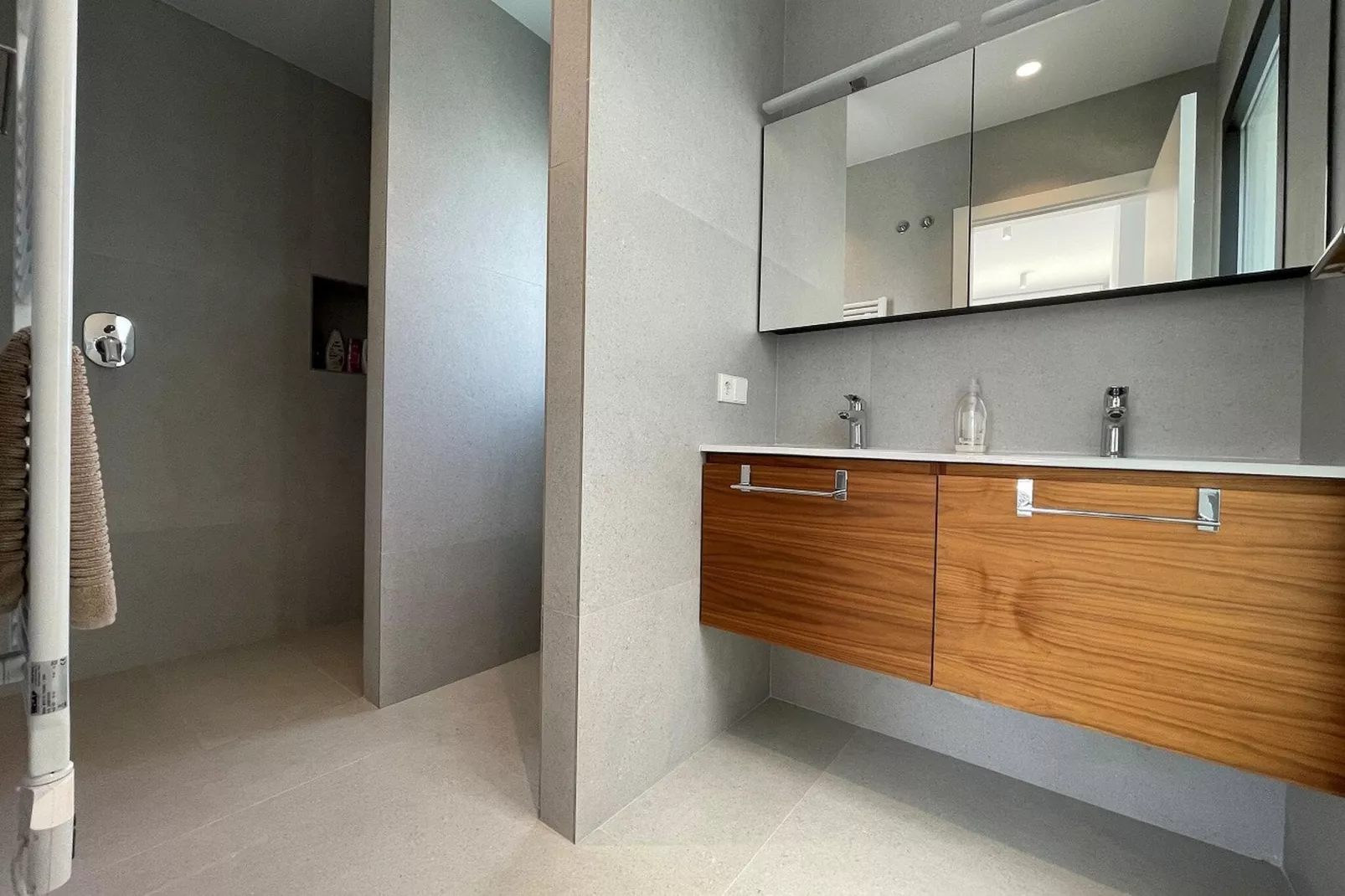Villa Ciudad Quesada-Bathroom