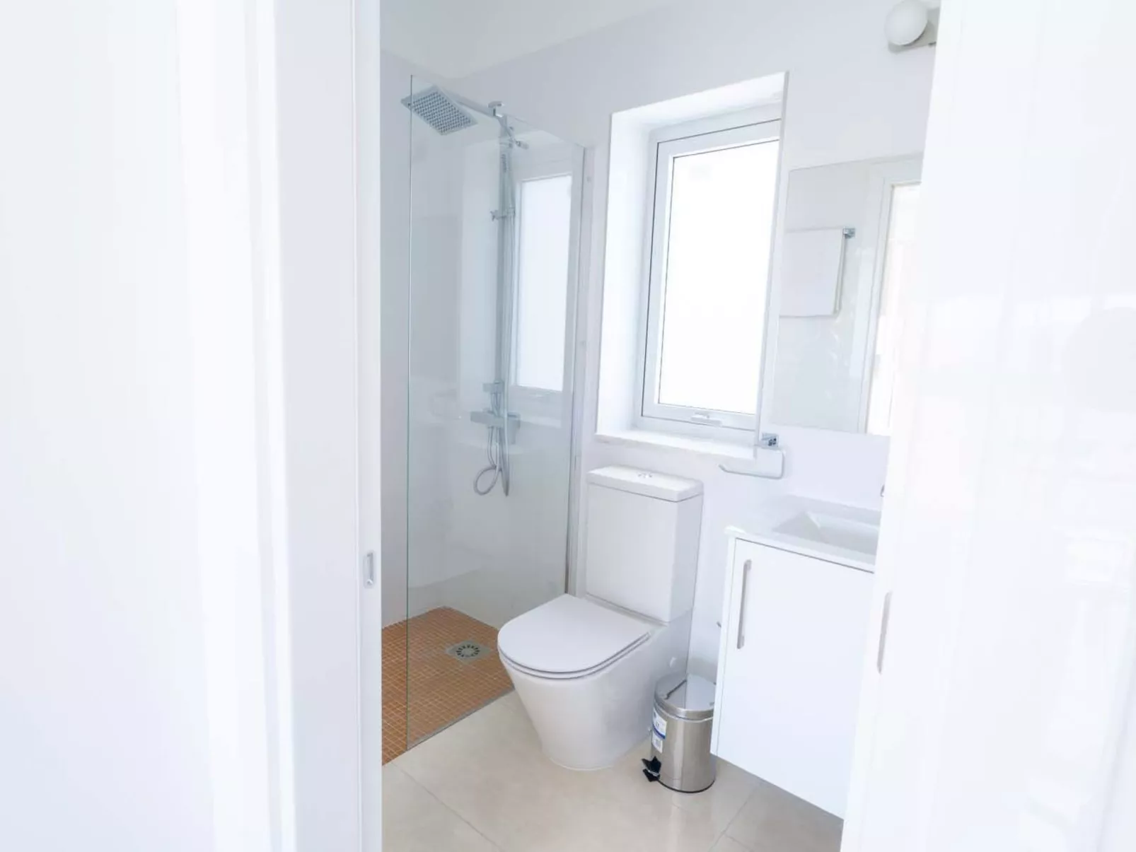 Luxuriöse Villa mit 4 Schlafzimmern, privatem Pool und Whirlpool-Inside