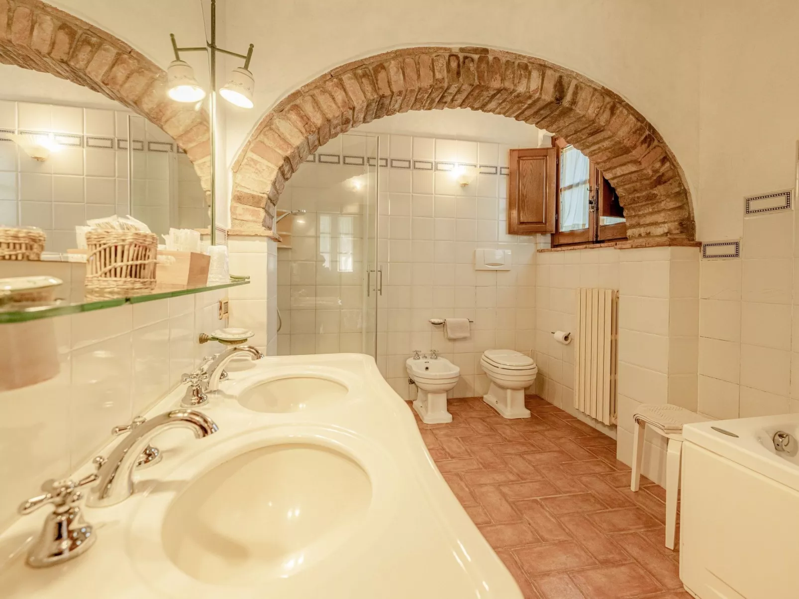 "Archi B4 sanguineto"-Drinnen