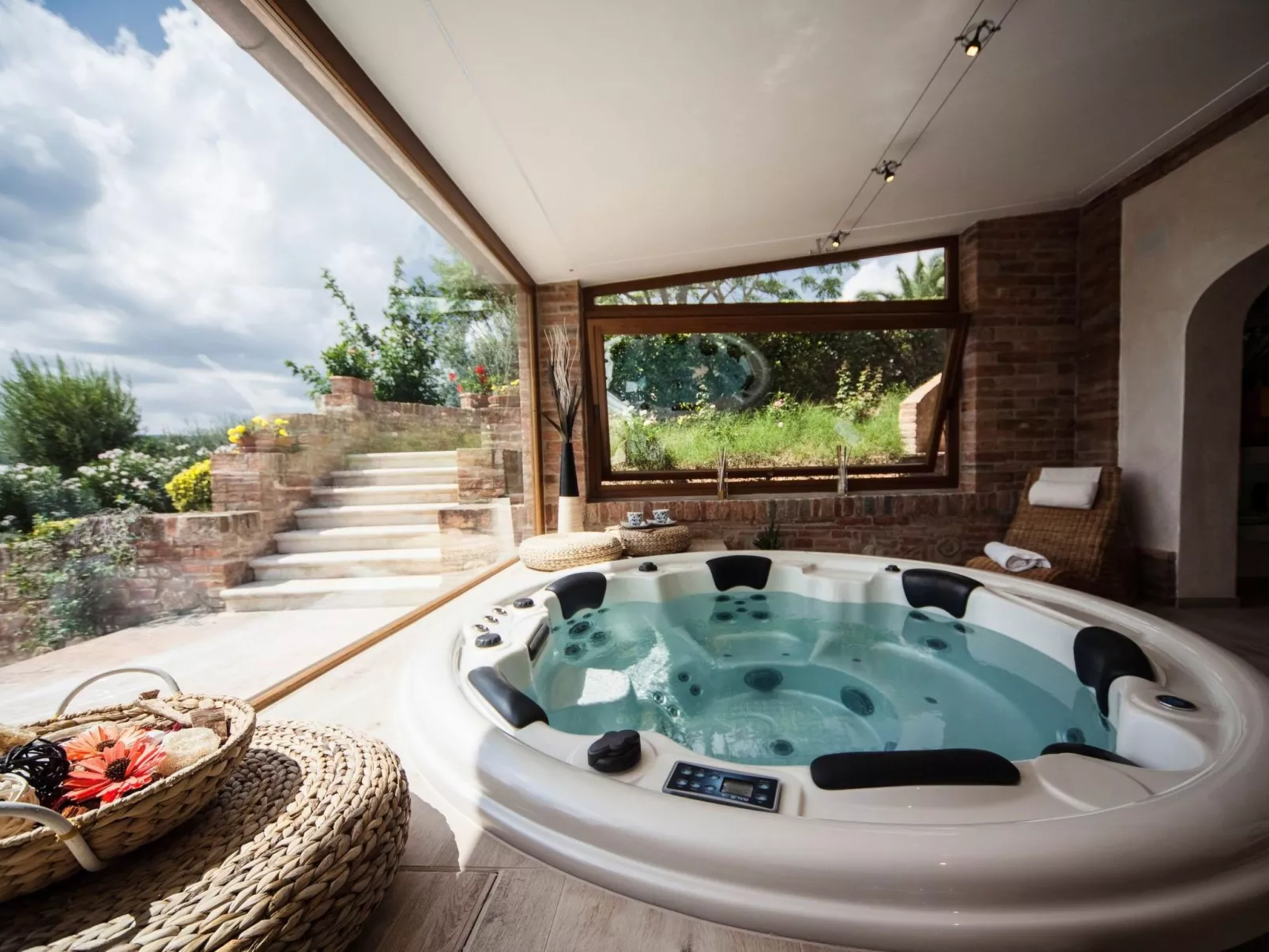 "Zypressen B4" mit Pool-Drinnen