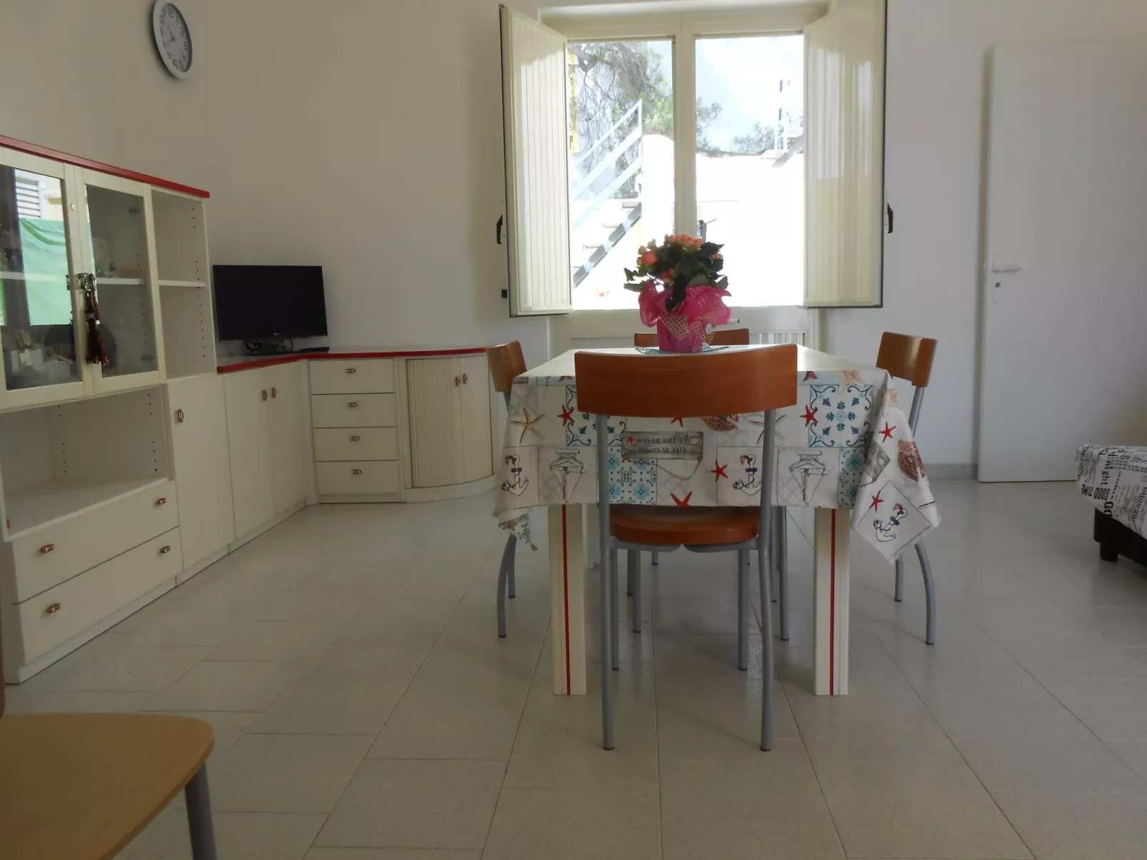 Helles, einladendes Ferienapartment mit Sonnenterrasse in Strandnähe-Dedans