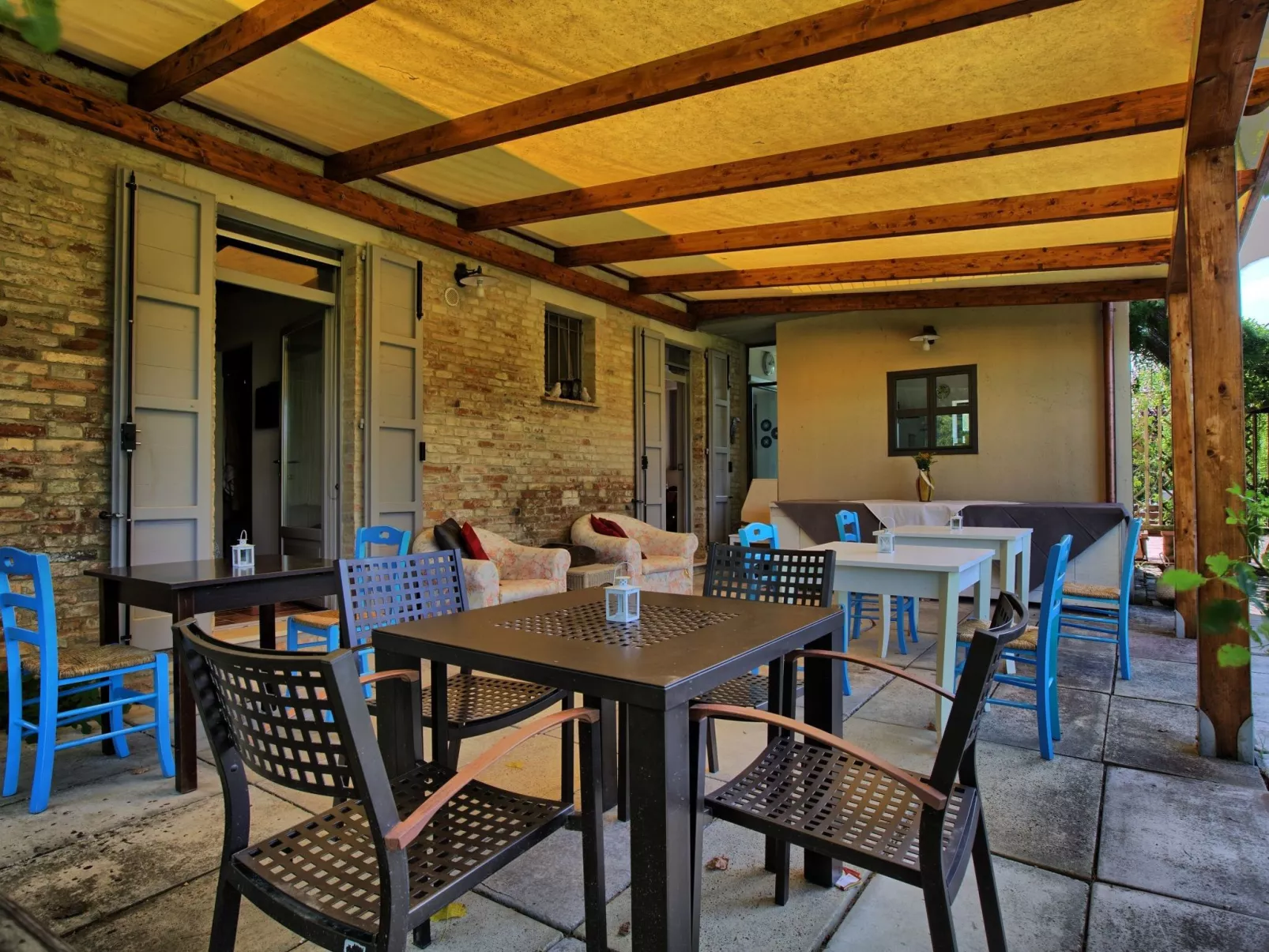 Haus der Musik 270m Veranda, Garten und Pool-Outside