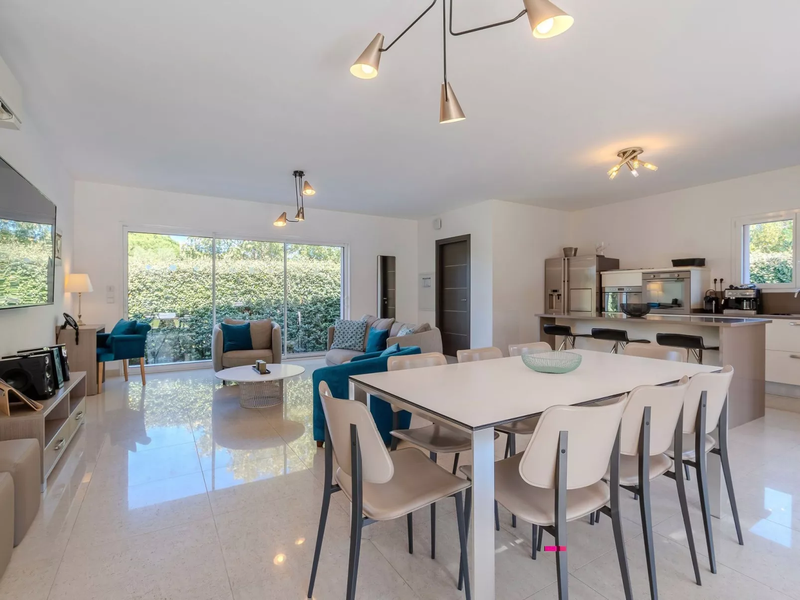 Villa 3 Schlafzimmer, privater Pool Garten und Parkplatz-Dedans