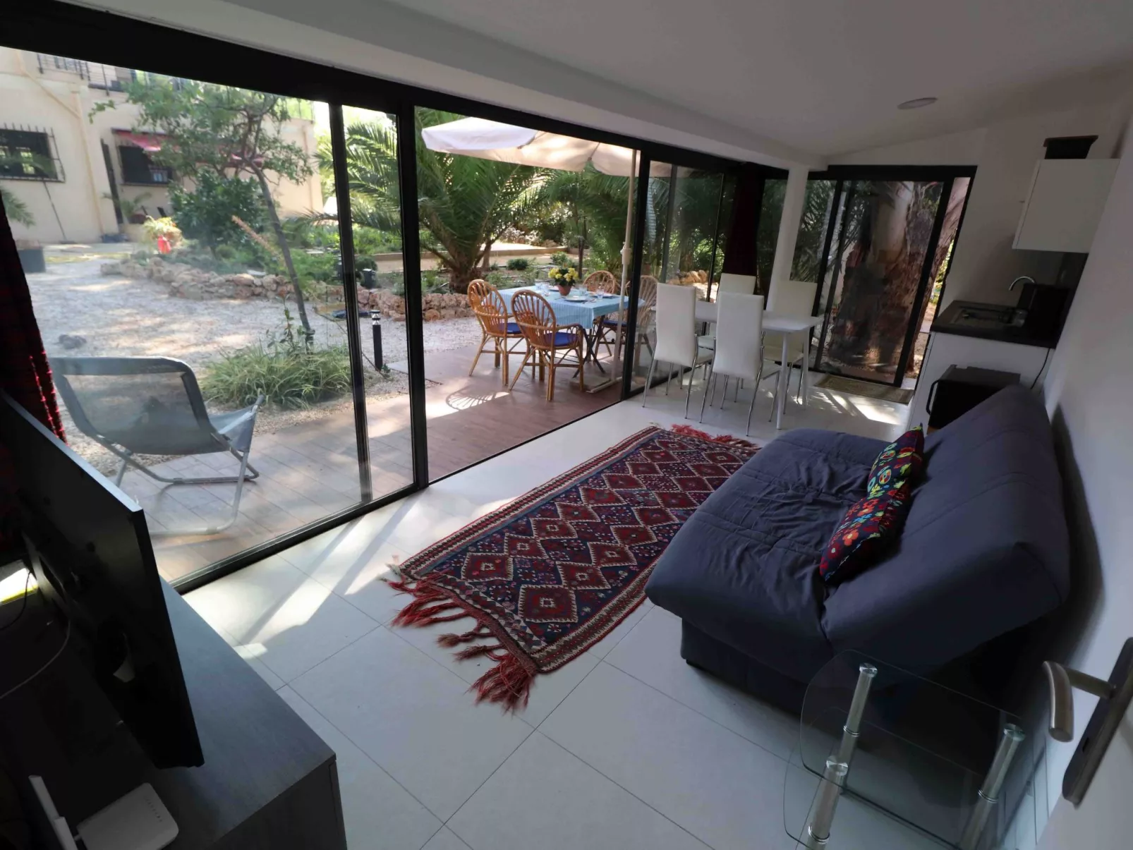 Mascotte Gartenhaus-Drinnen