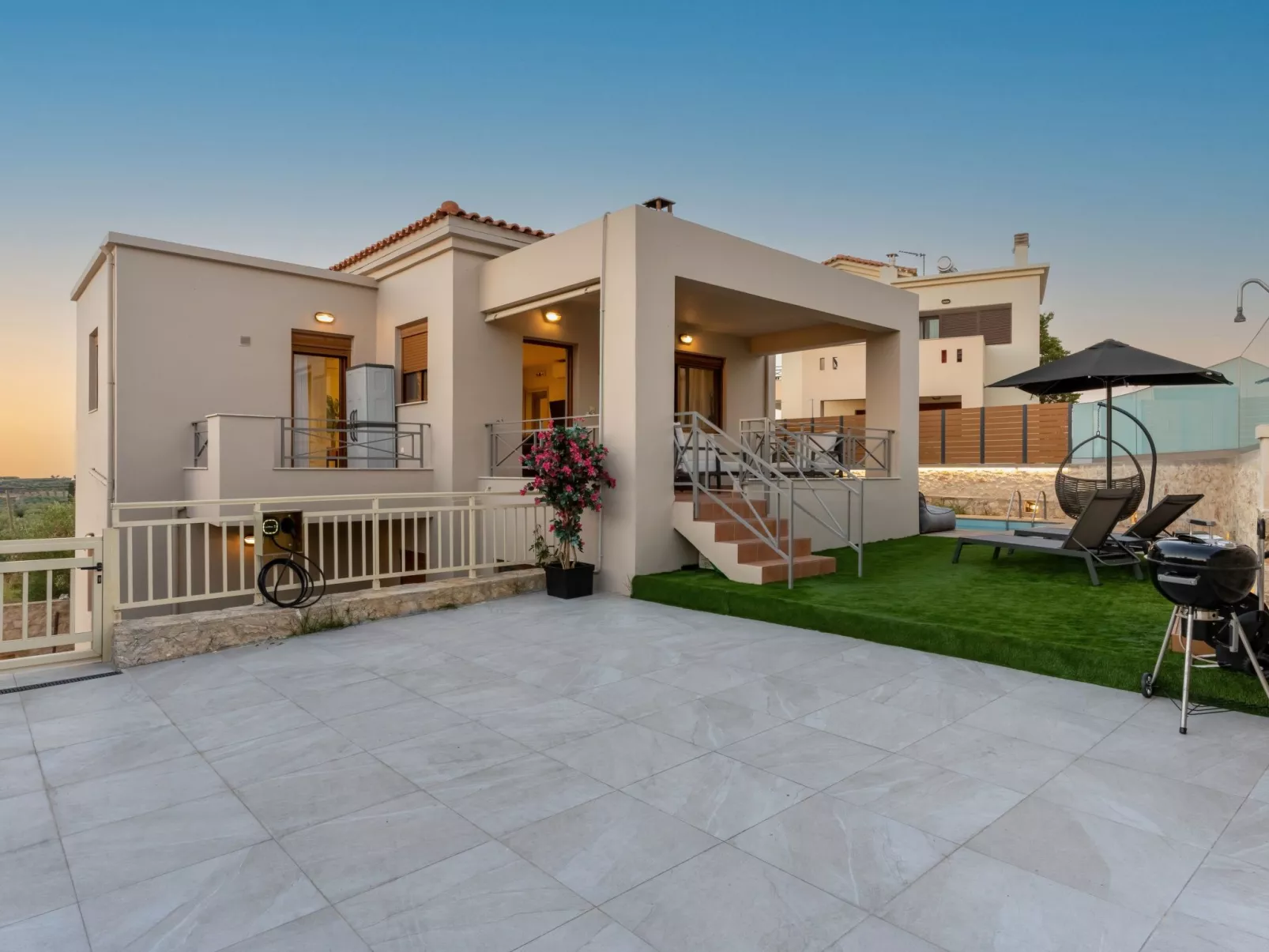 3-Schlafzimmer-Villa mit privatem Pool und Ladegerät für Elektroautos-Outside