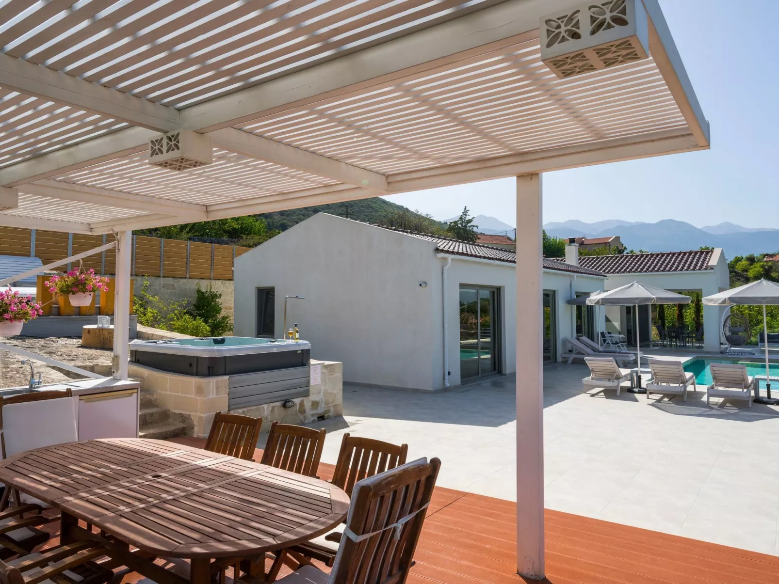 Villa White Harmony 6km vom Strand entfernt mit Pool-Dehors