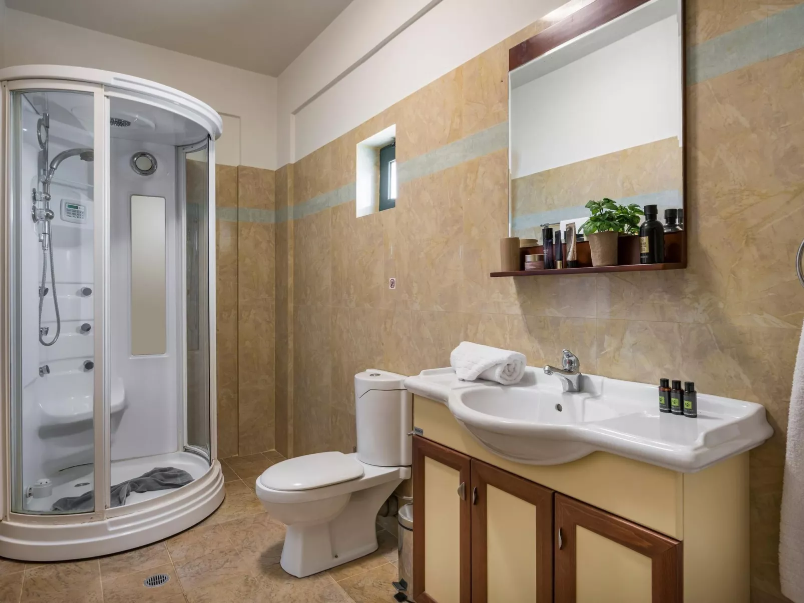 Luxuriöse Villa in Strandnähe mit Blick auf den privaten Pool-Image-tags.info