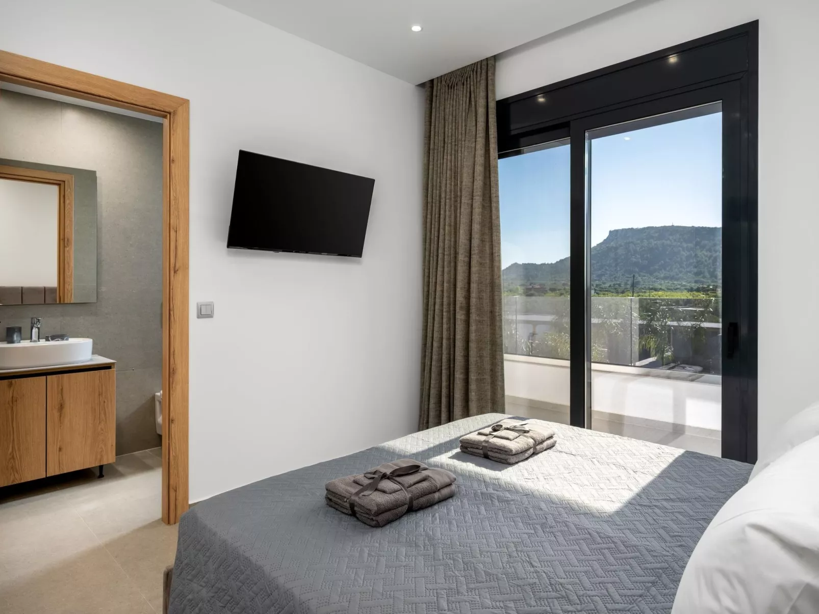 Villa Elesia-Image-tags.info