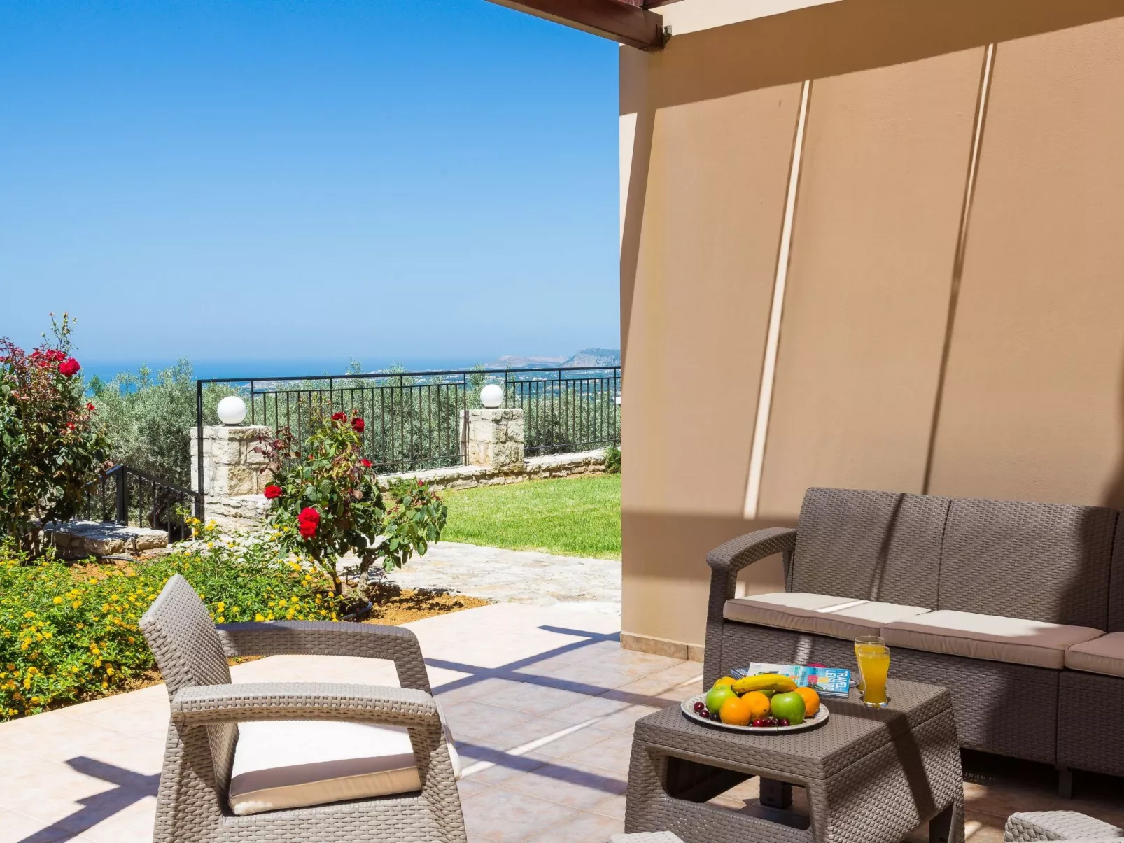 Familienvilla mit Pool und Tischtennisplatte-Outside