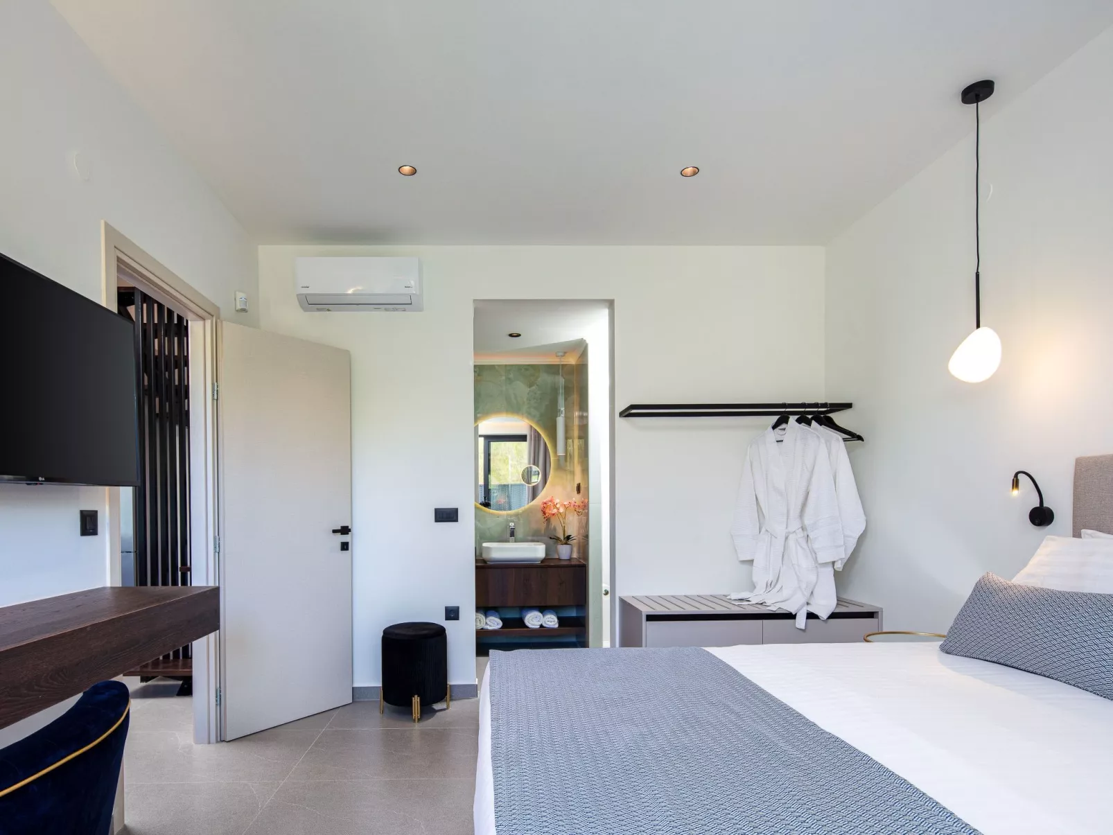 VillaSaints II - Elegante Pool-Villa in Strandnähe-Inside