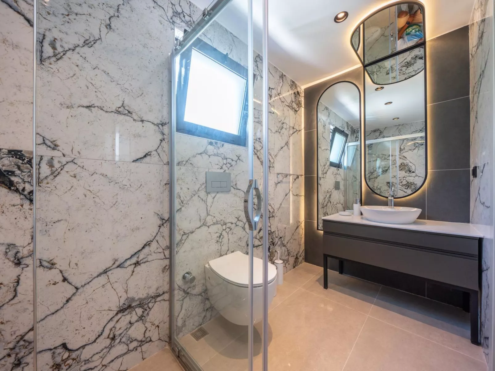 Designvilla mit Pool und spektakulärer Aussicht-Inside