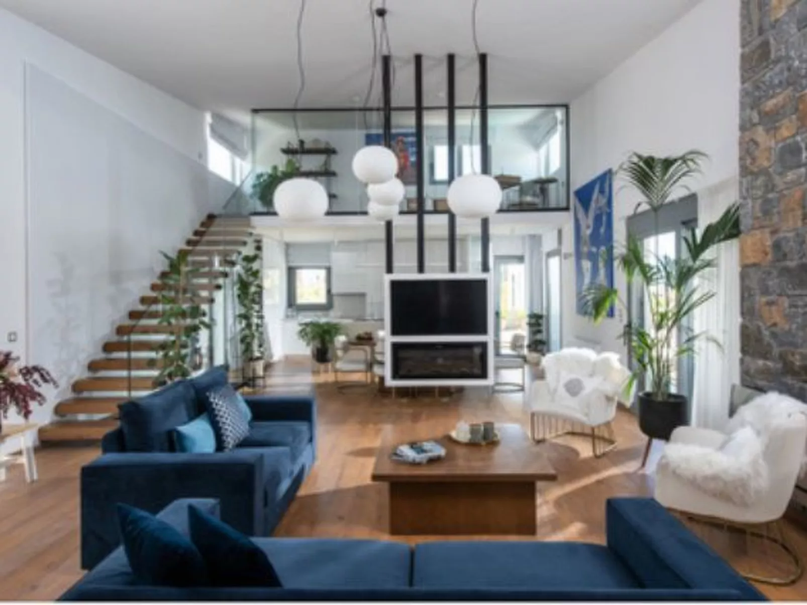 Luxuriös gestaltete Villa mit privatem Pool-Drinnen