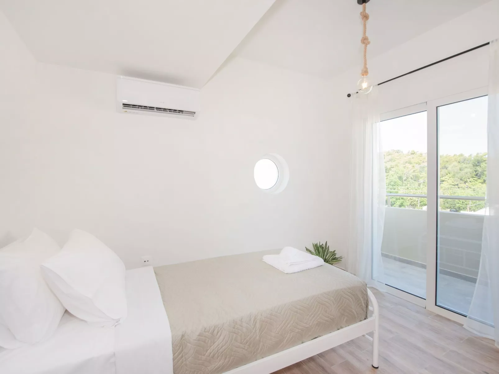 Elias Filerimos Haus-Dedans