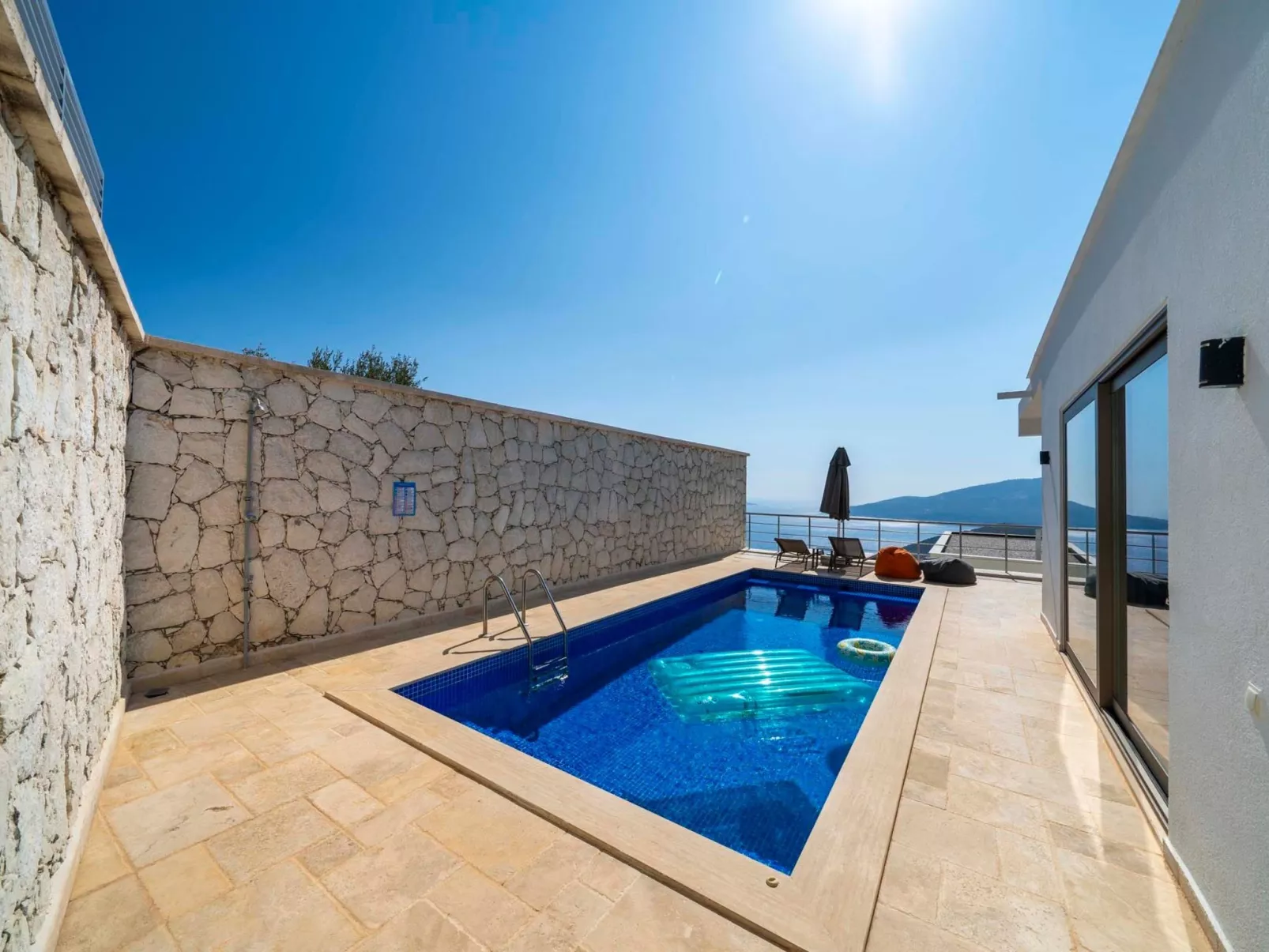 Villa Mini Arden mit Privatem Pool und Meerblick-Outside