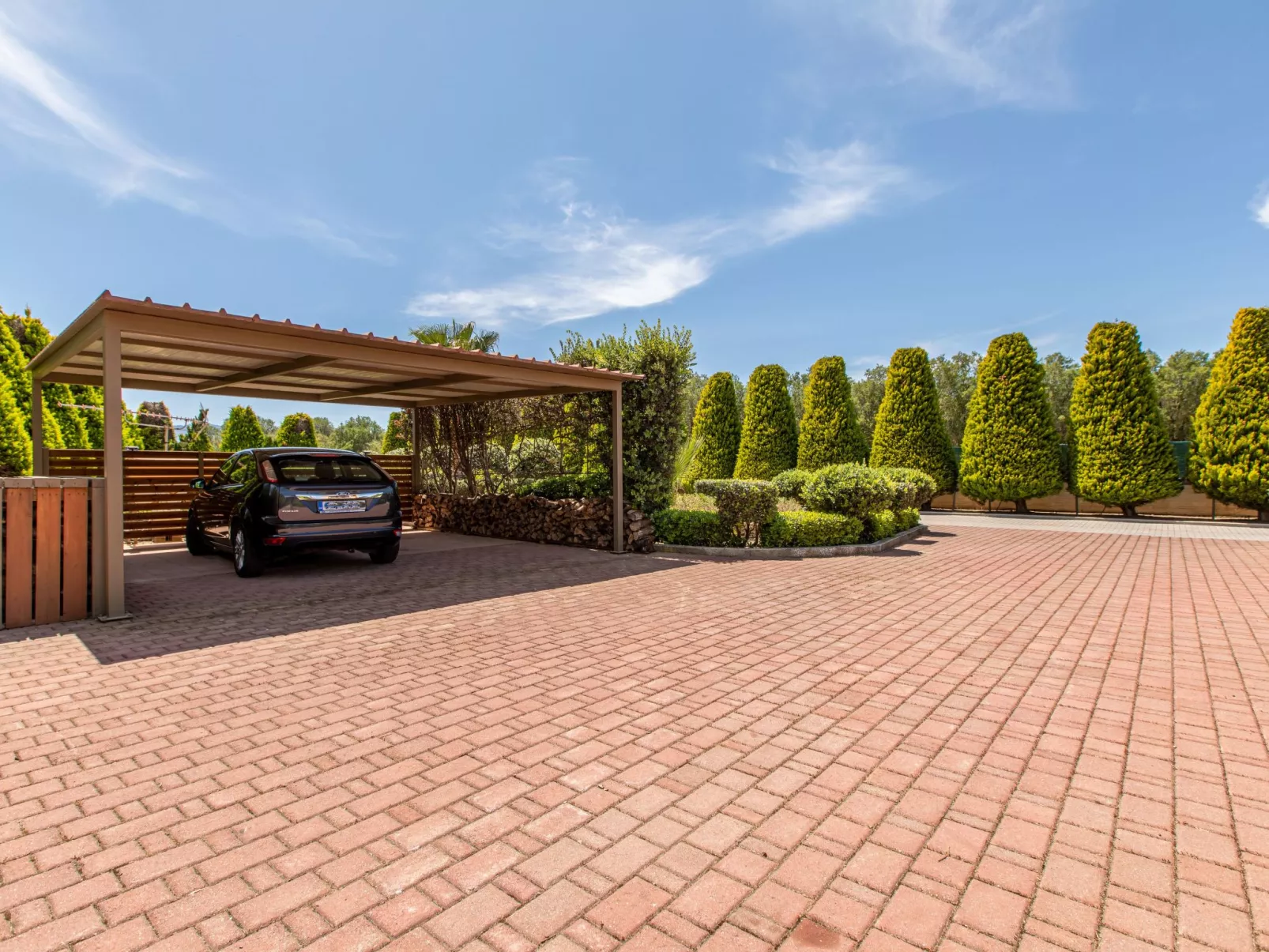 Cold Crest Haus-Outside