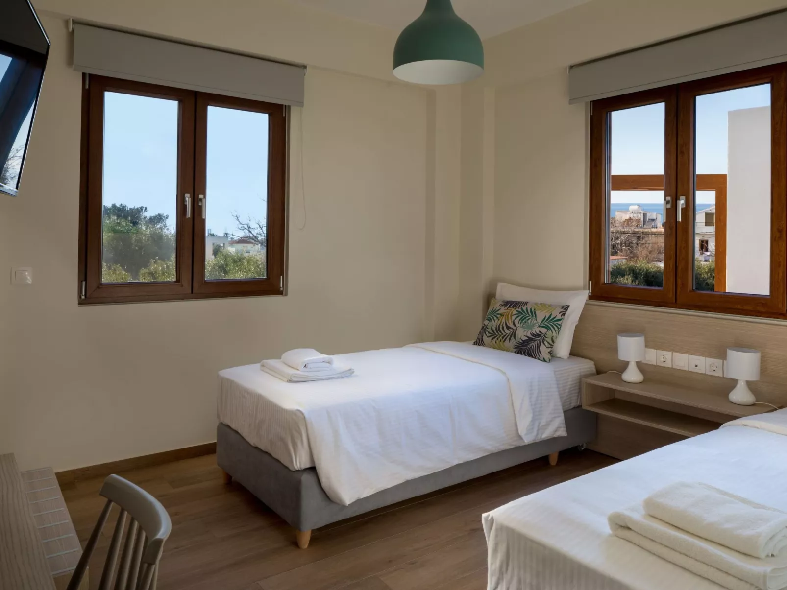 Haus in Agia Marina mit Außenpool-Drinnen