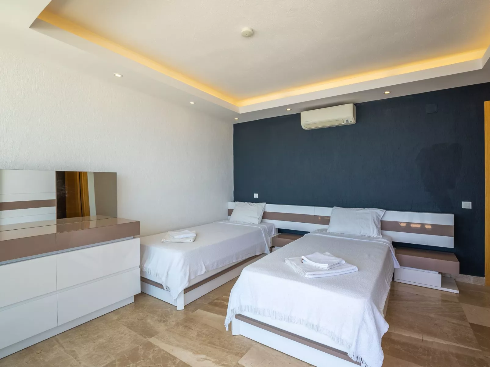 Villa mit Traum-Meerblick für 12 Personen-Drinnen