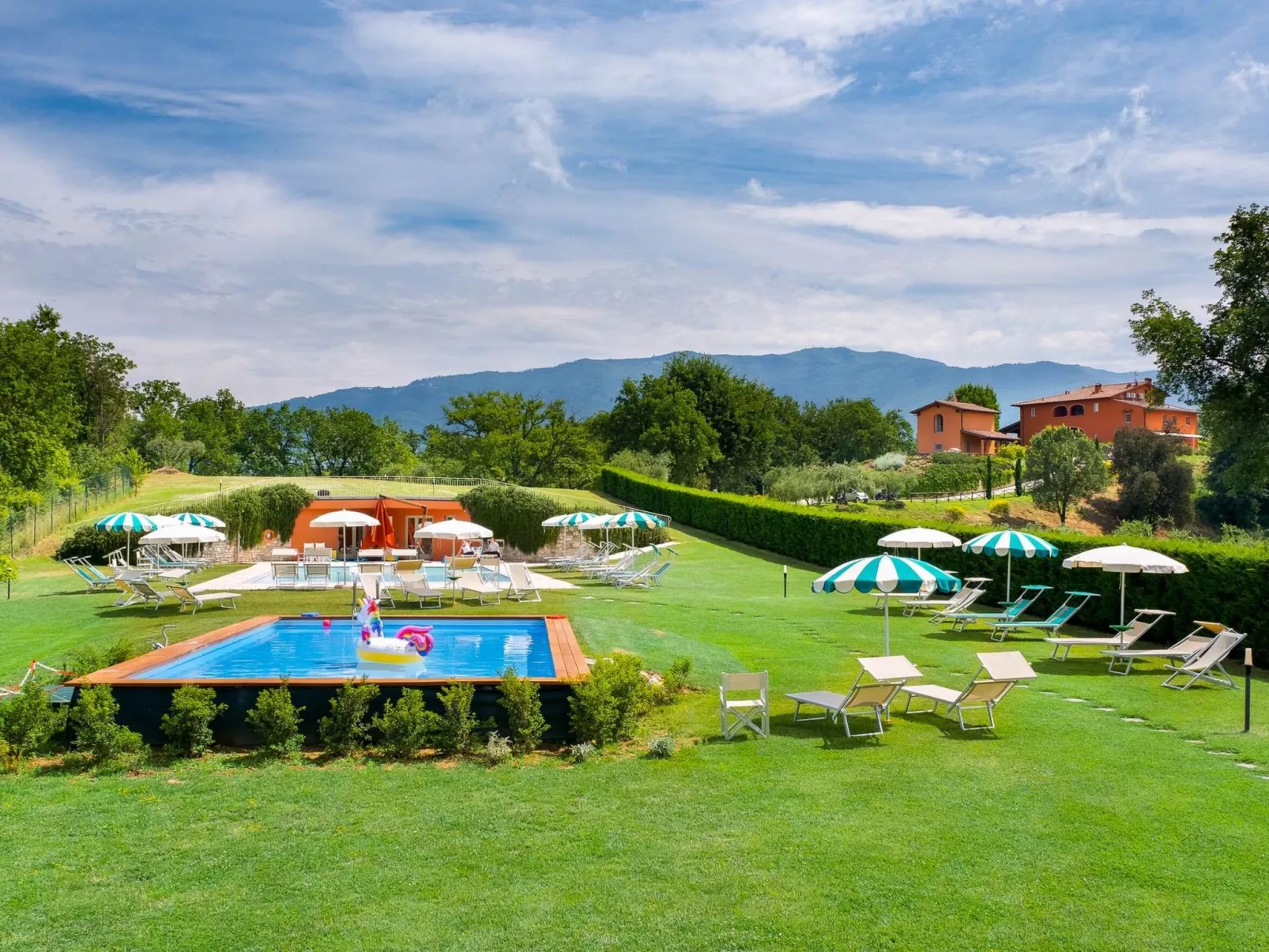 "Olivo t5 Rota" mit Pool - Draußen