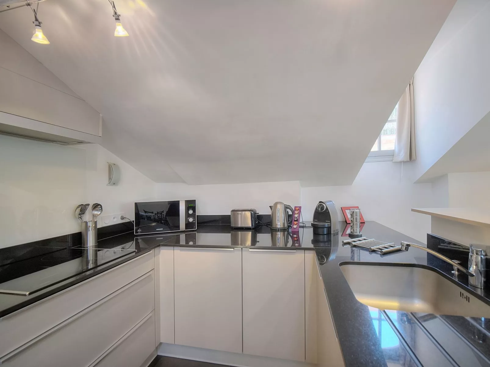 Loftartige Wohnung in ruhiger Lage in Cannes-Drinnen