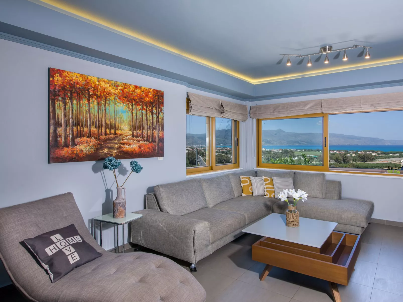 Ferienvilla mit Garten, Grill und Terrasse-Drinnen